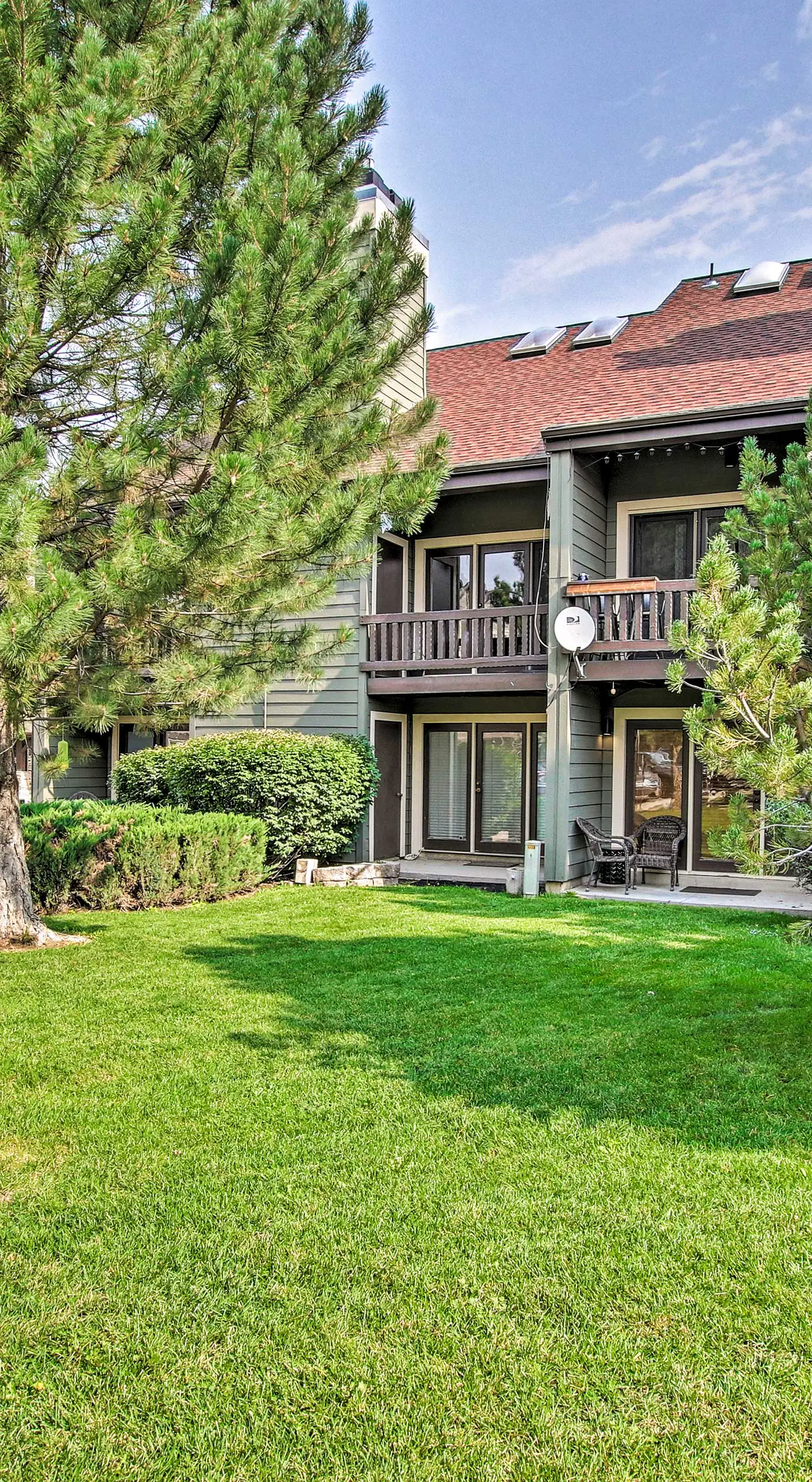 Contemporary Family Condo by Pineview Reservoir!