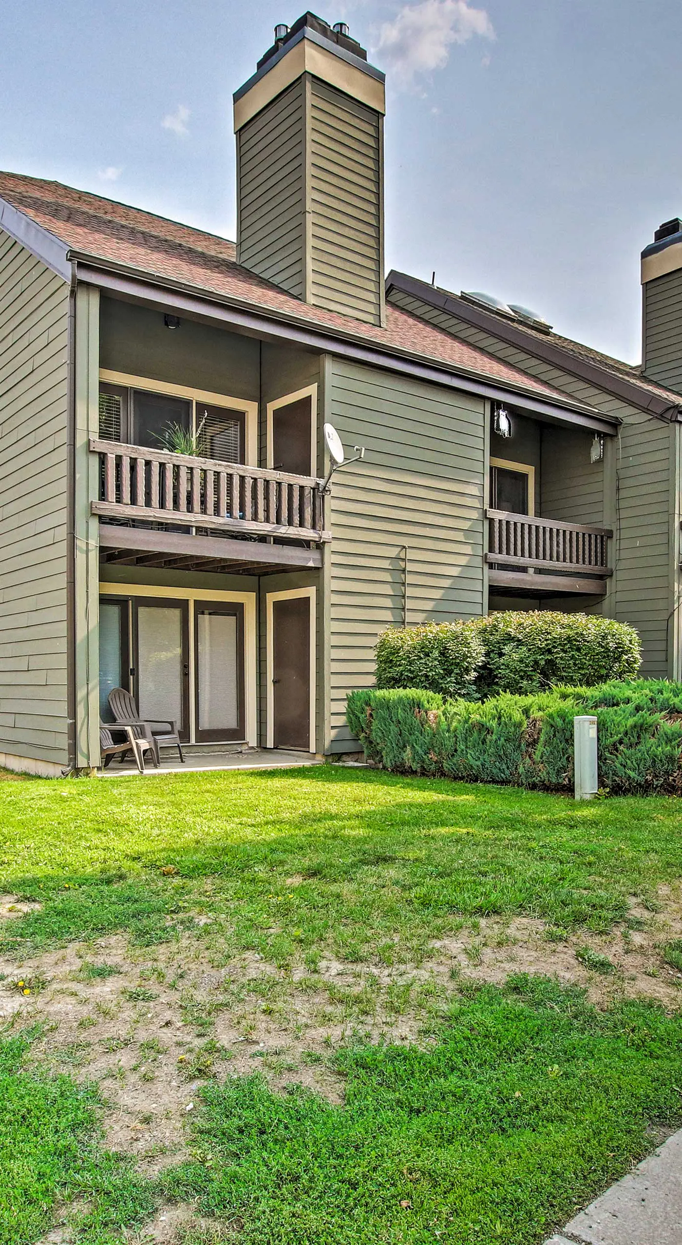 Contemporary Family Condo by Pineview Reservoir!