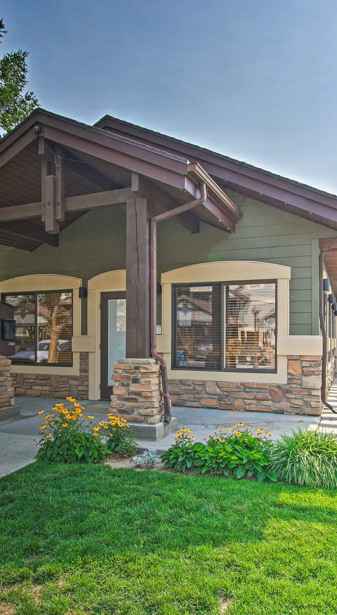 Contemporary Family Condo by Pineview Reservoir!