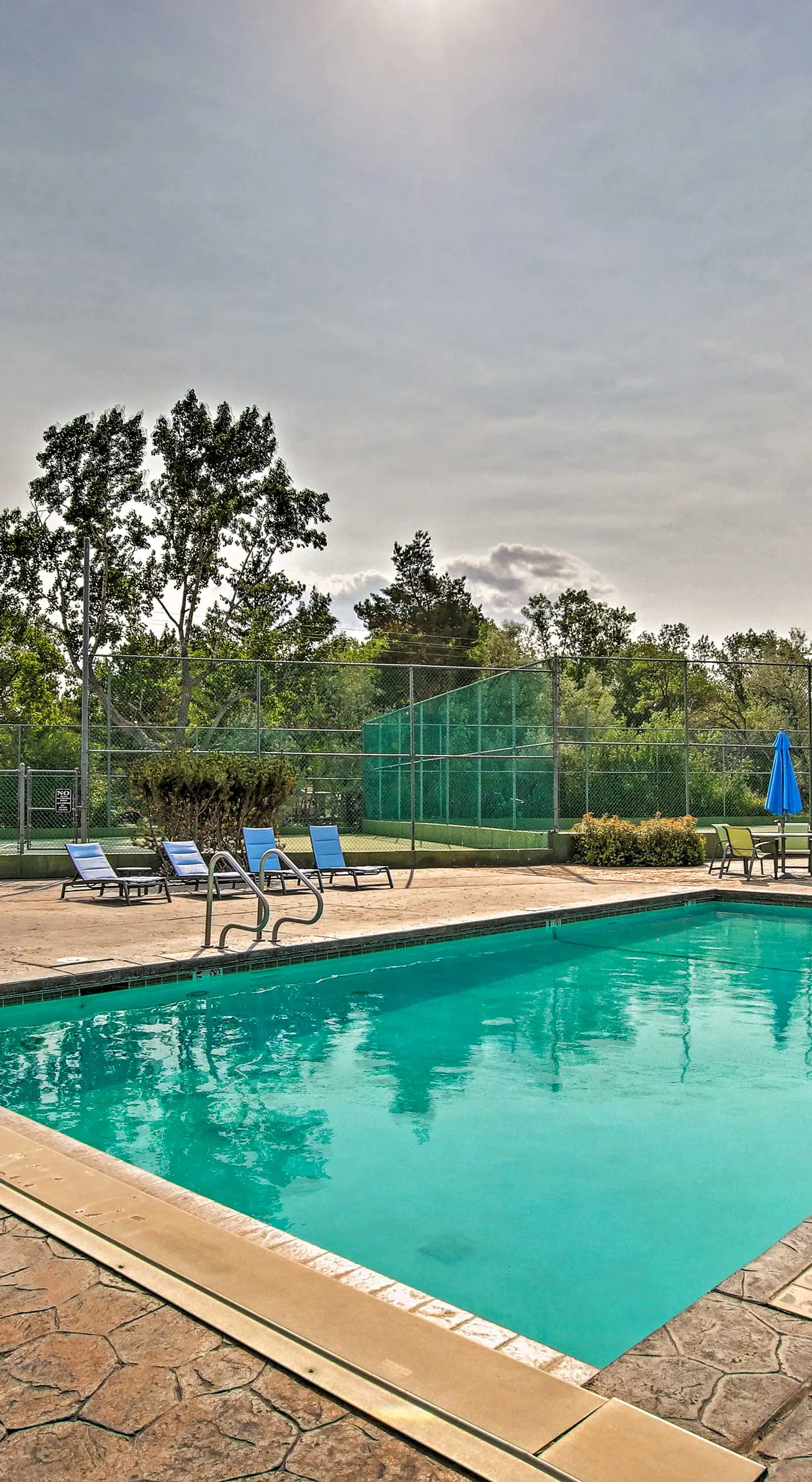 Contemporary Family Condo by Pineview Reservoir!