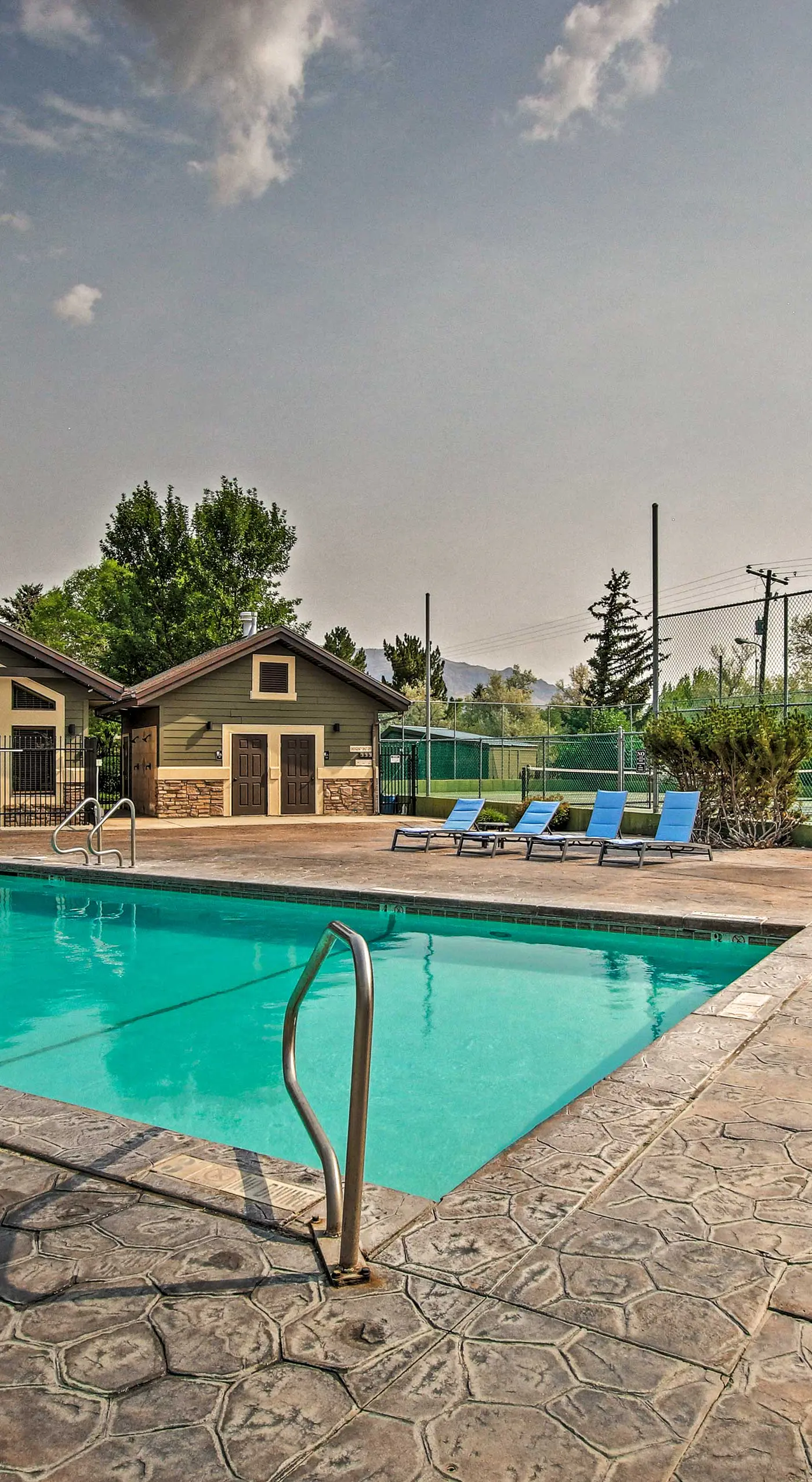 Contemporary Family Condo by Pineview Reservoir!