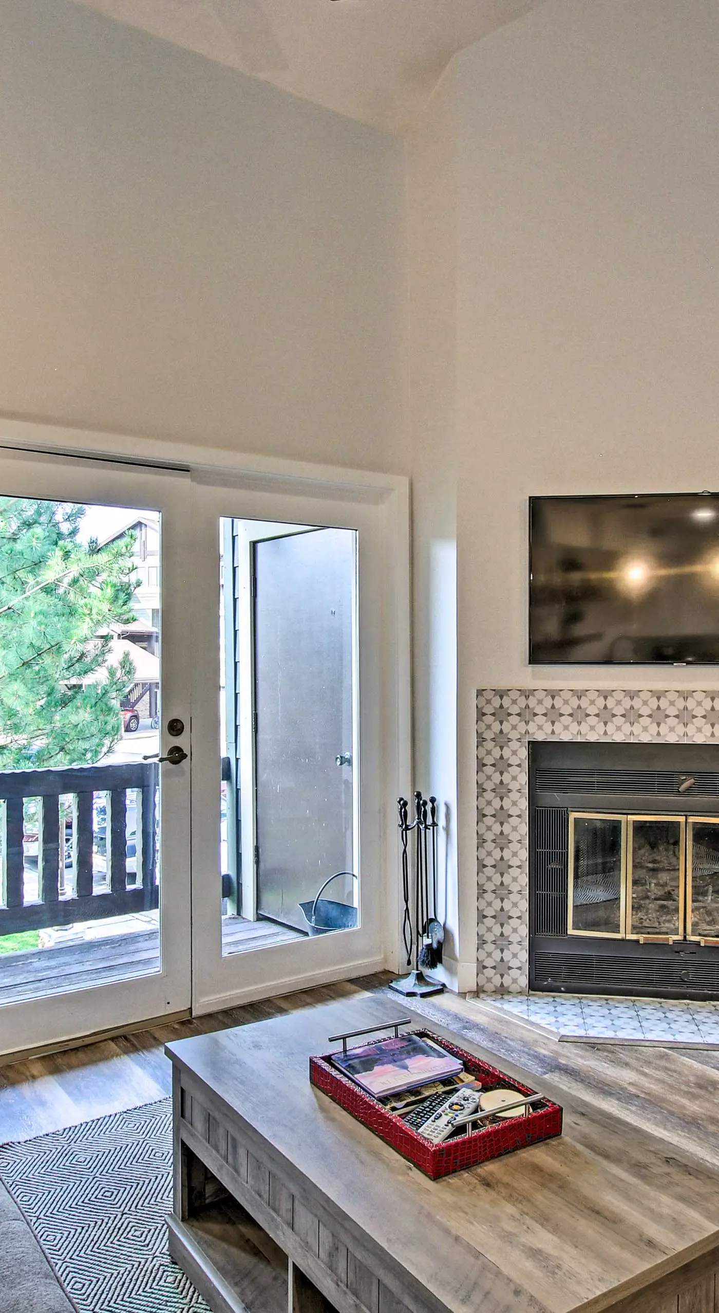 Contemporary Family Condo by Pineview Reservoir!
