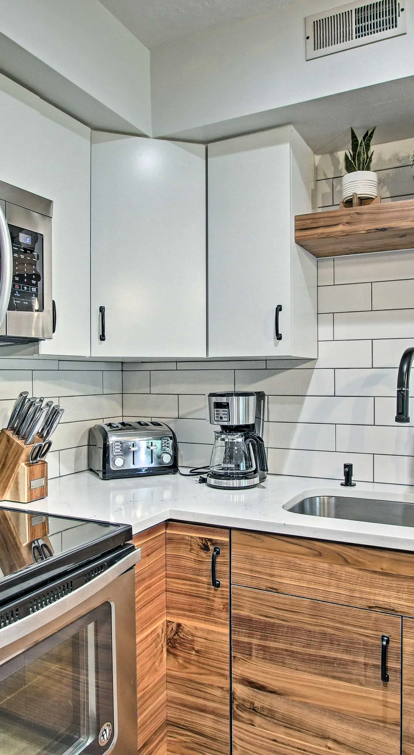 Contemporary Family Condo by Pineview Reservoir!