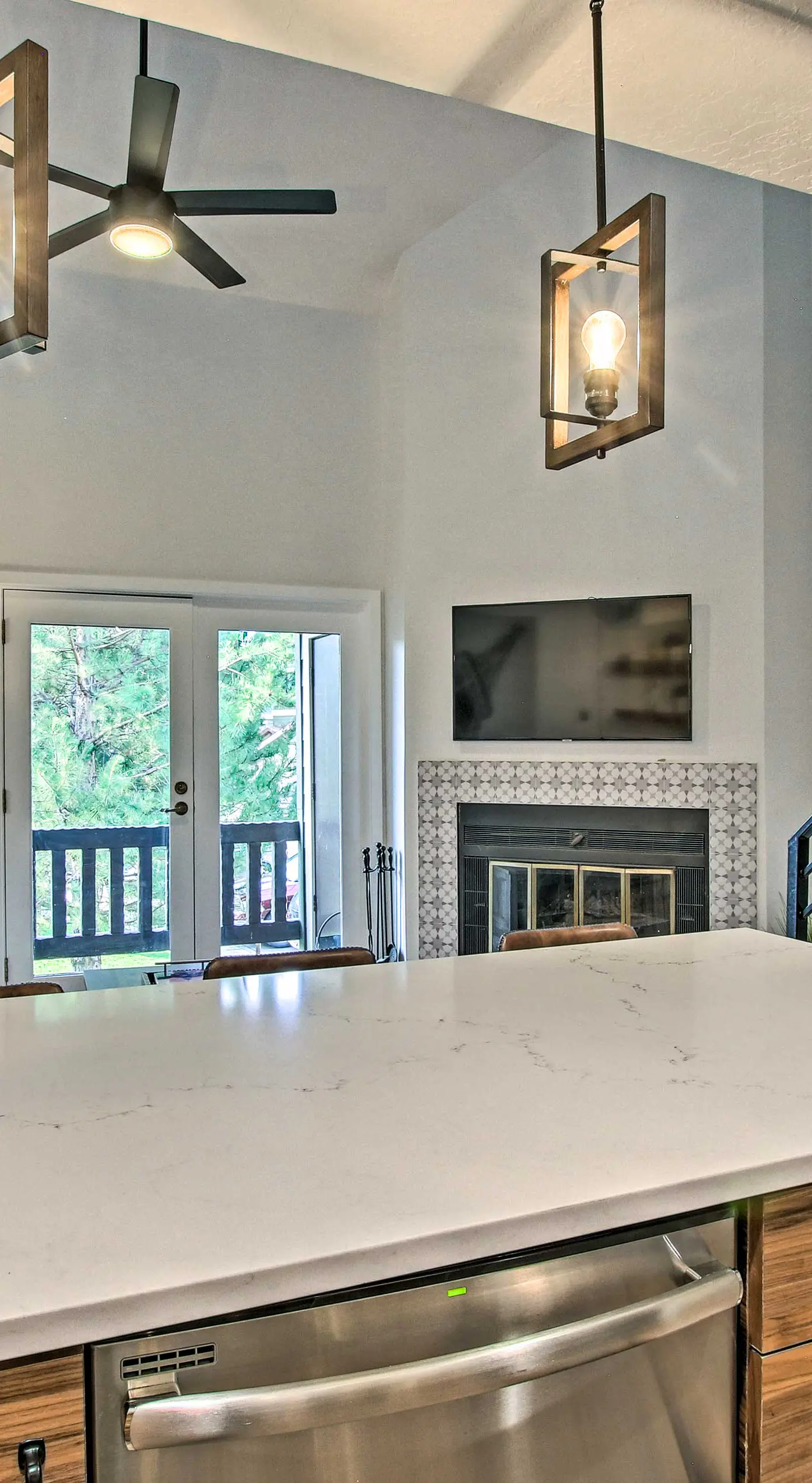 Contemporary Family Condo by Pineview Reservoir!