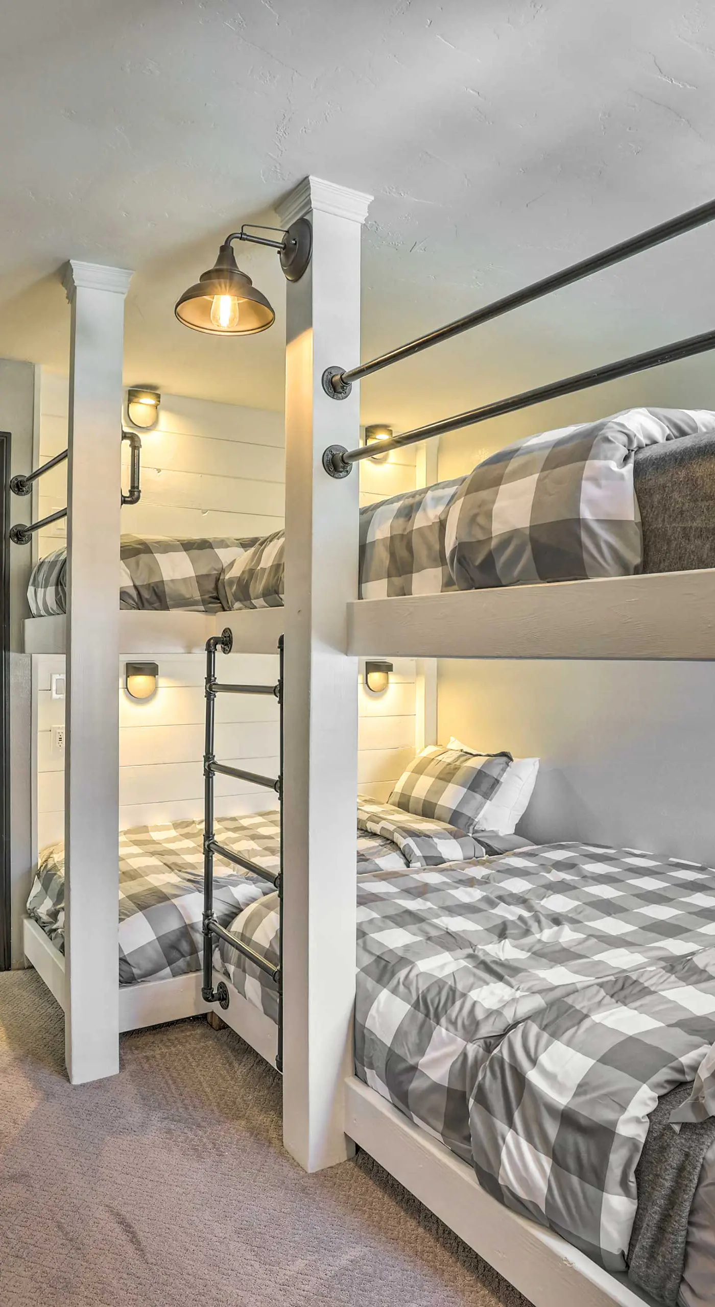 ‘The Bunk House’ - Ski-In/Ski-Out at Giant Steps!