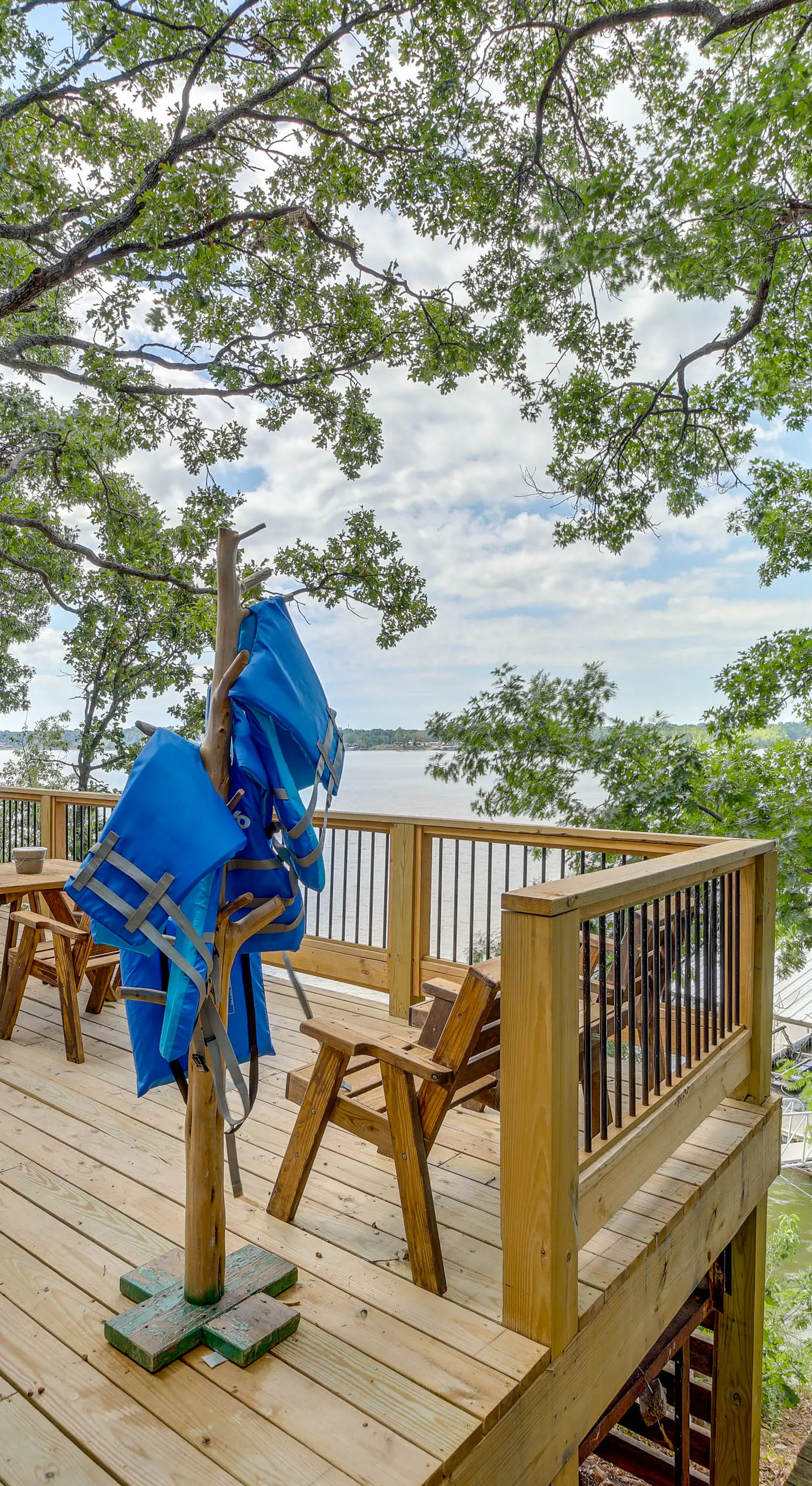 Private Hot Tub & Dock: Lakefront Grove Retreat!