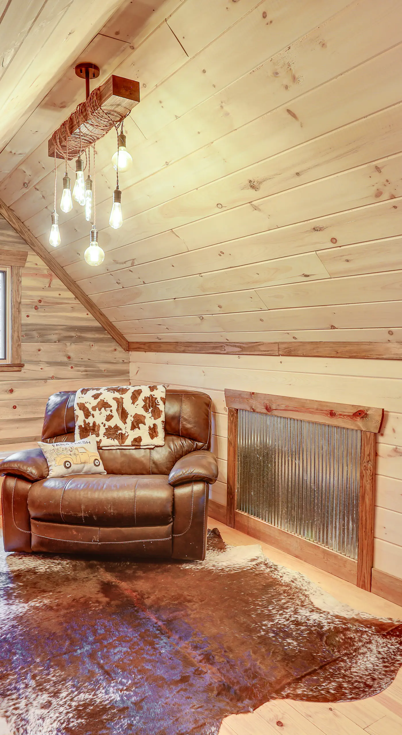 Peaceful Hiker's Hideaway w/ Deck on 1 Acre!