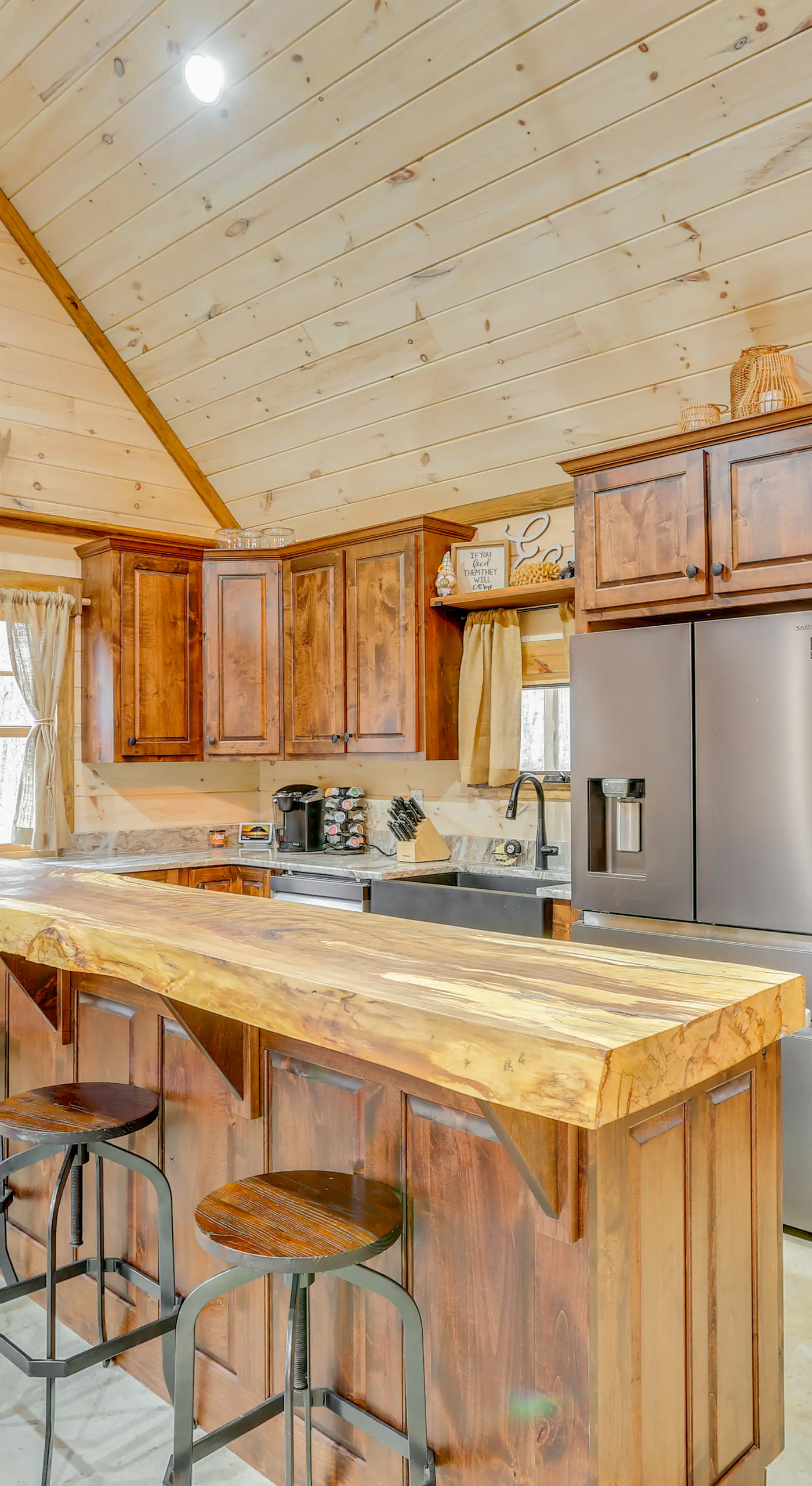 Peaceful Hiker's Hideaway w/ Deck on 1 Acre!