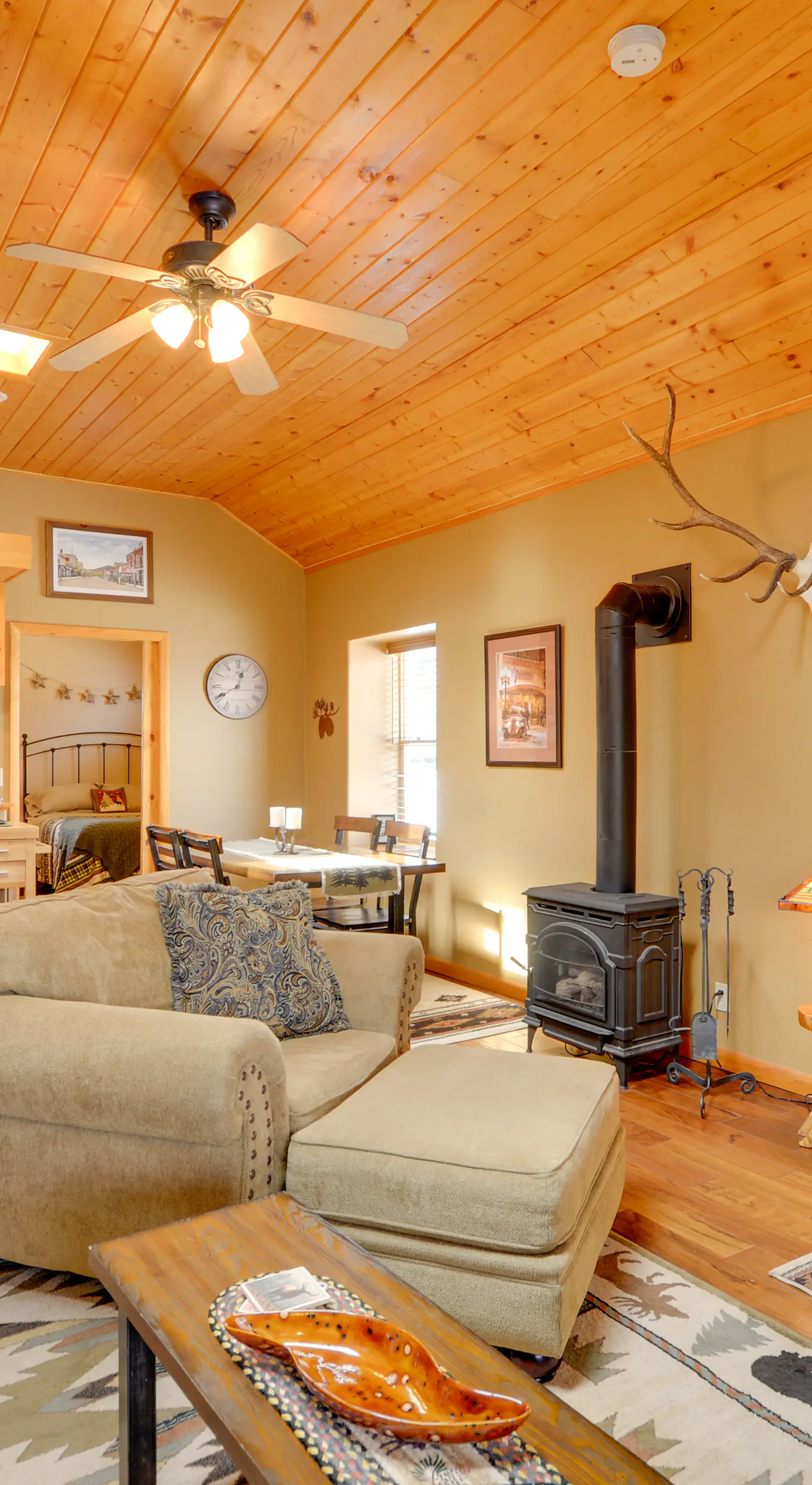 Red Lodge Retreat w/ Hot Tub: 3 Blocks to Downtown
