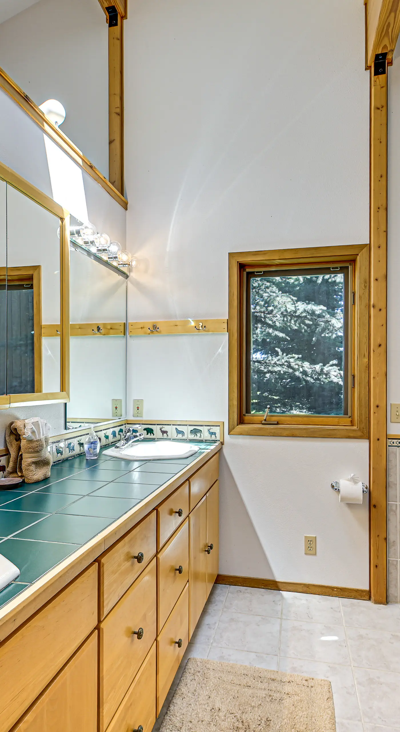 1 Mi to Dtwn Red Lodge: Mtn-View Cabin Getaway