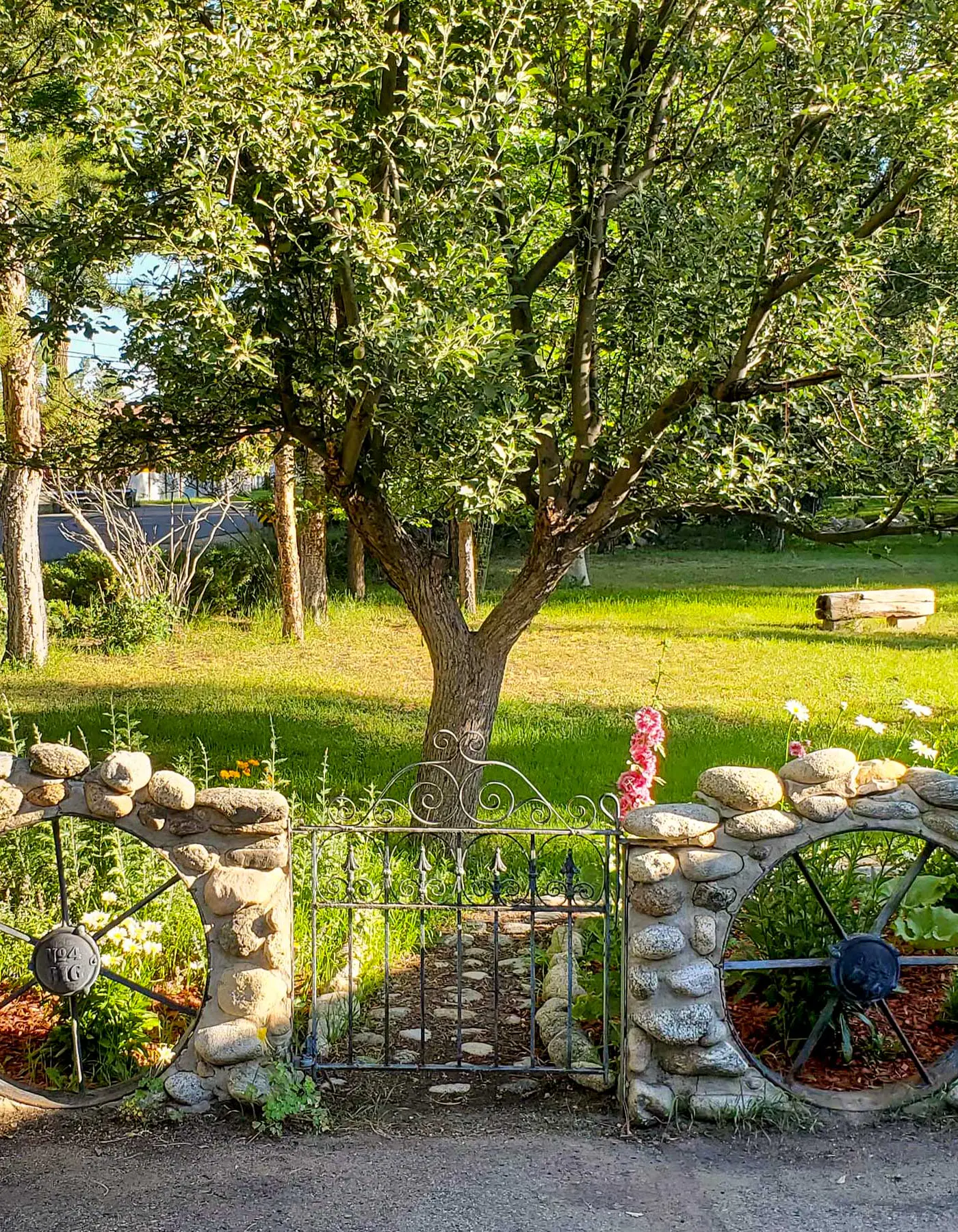 Charming Buena Vista Creekside Home: Walk to Main!