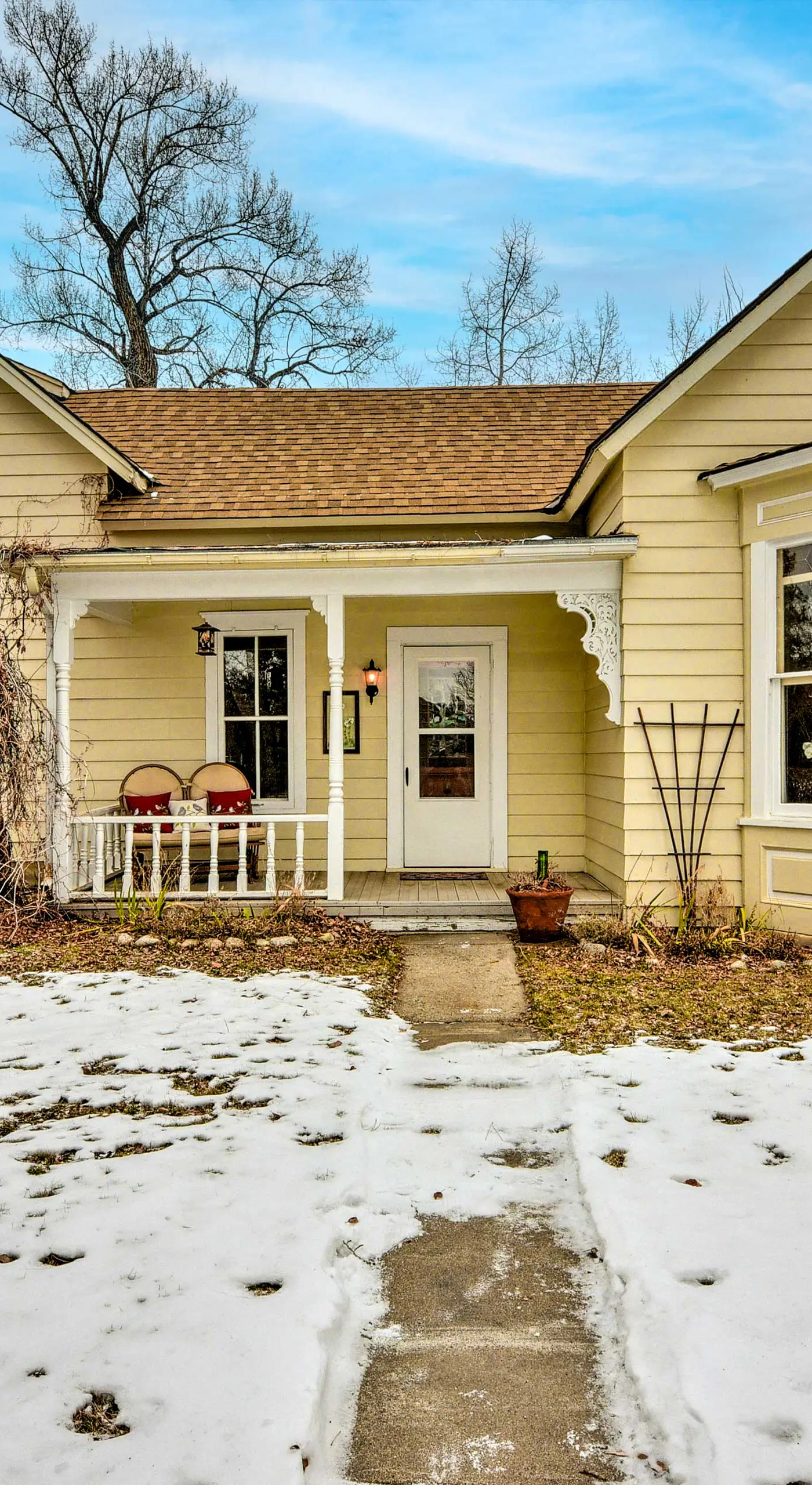 Charming Buena Vista Creekside Home: Walk to Main!