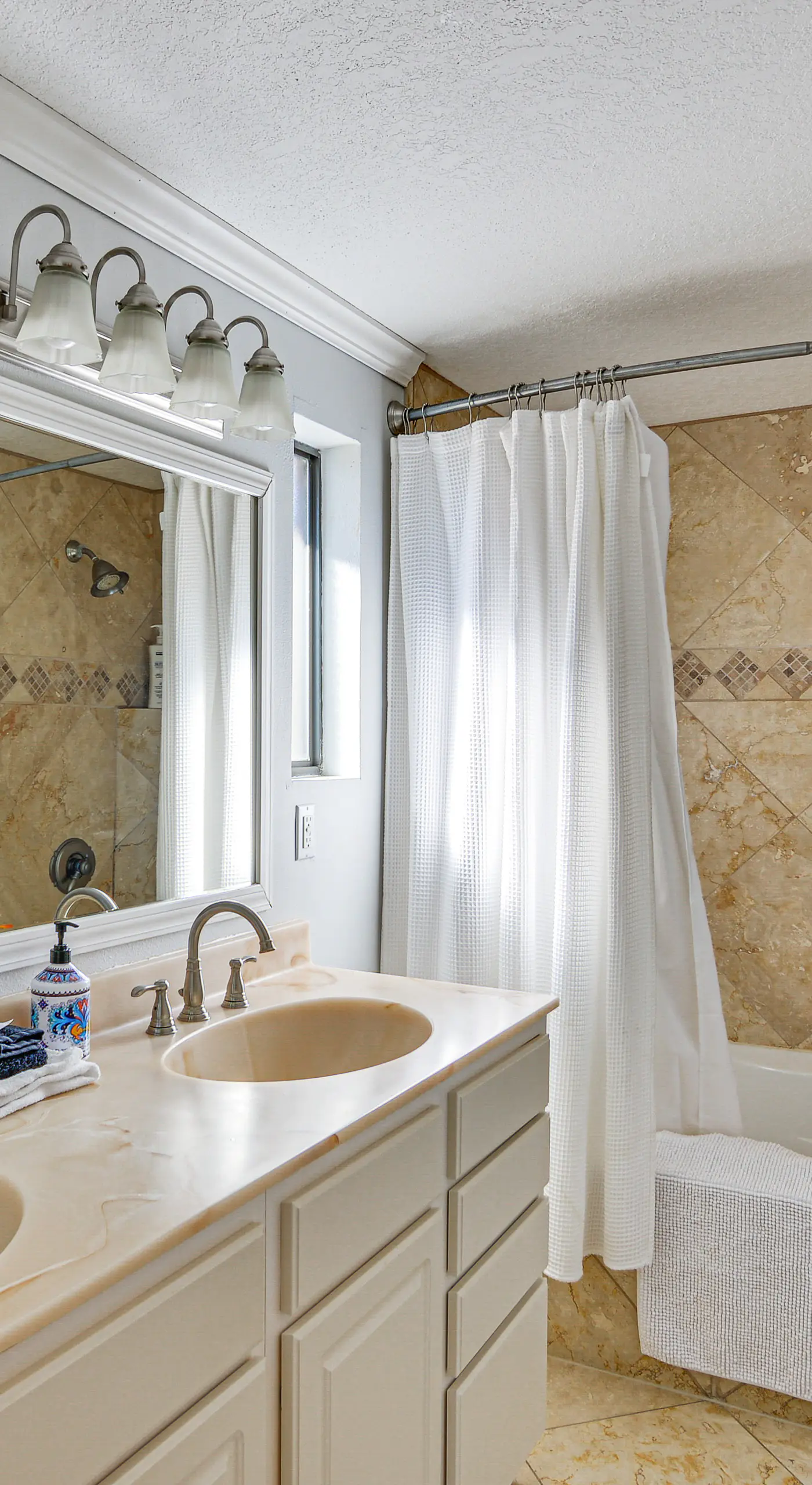 Pet-Friendly Buena Vista Home w/ Yard & Hot Tub!