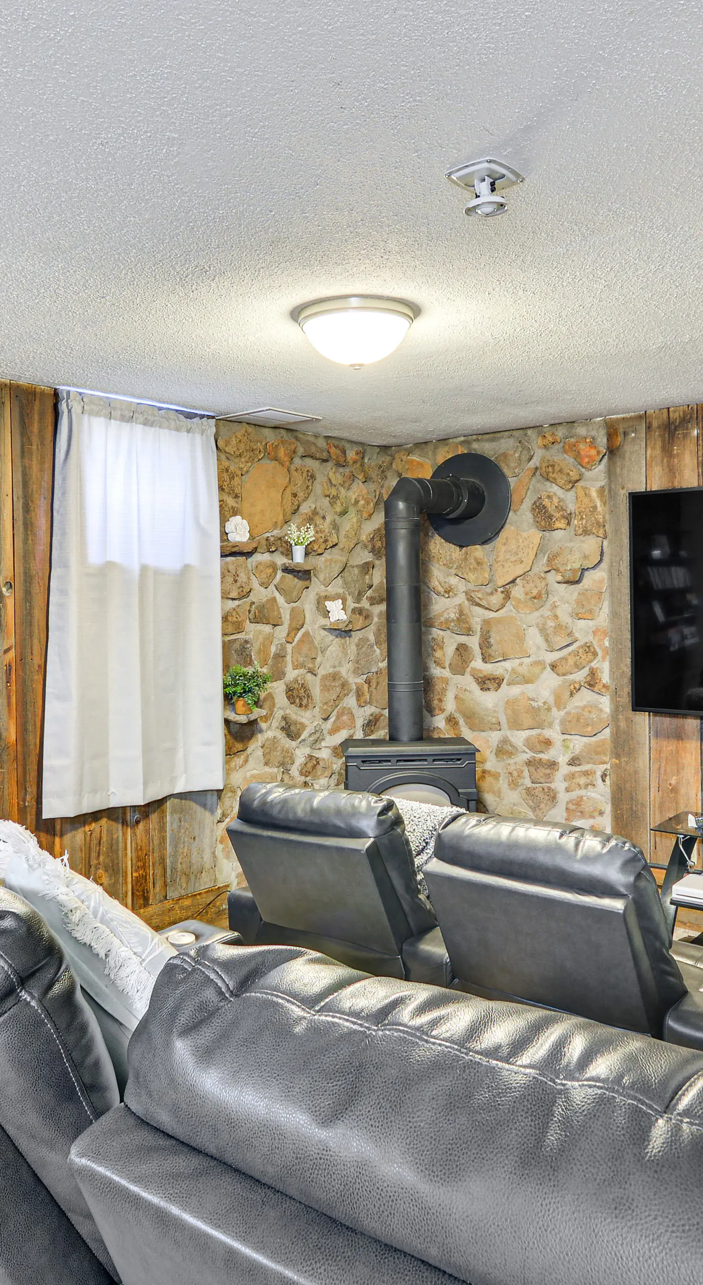 Pet-Friendly Buena Vista Home w/ Yard & Hot Tub!