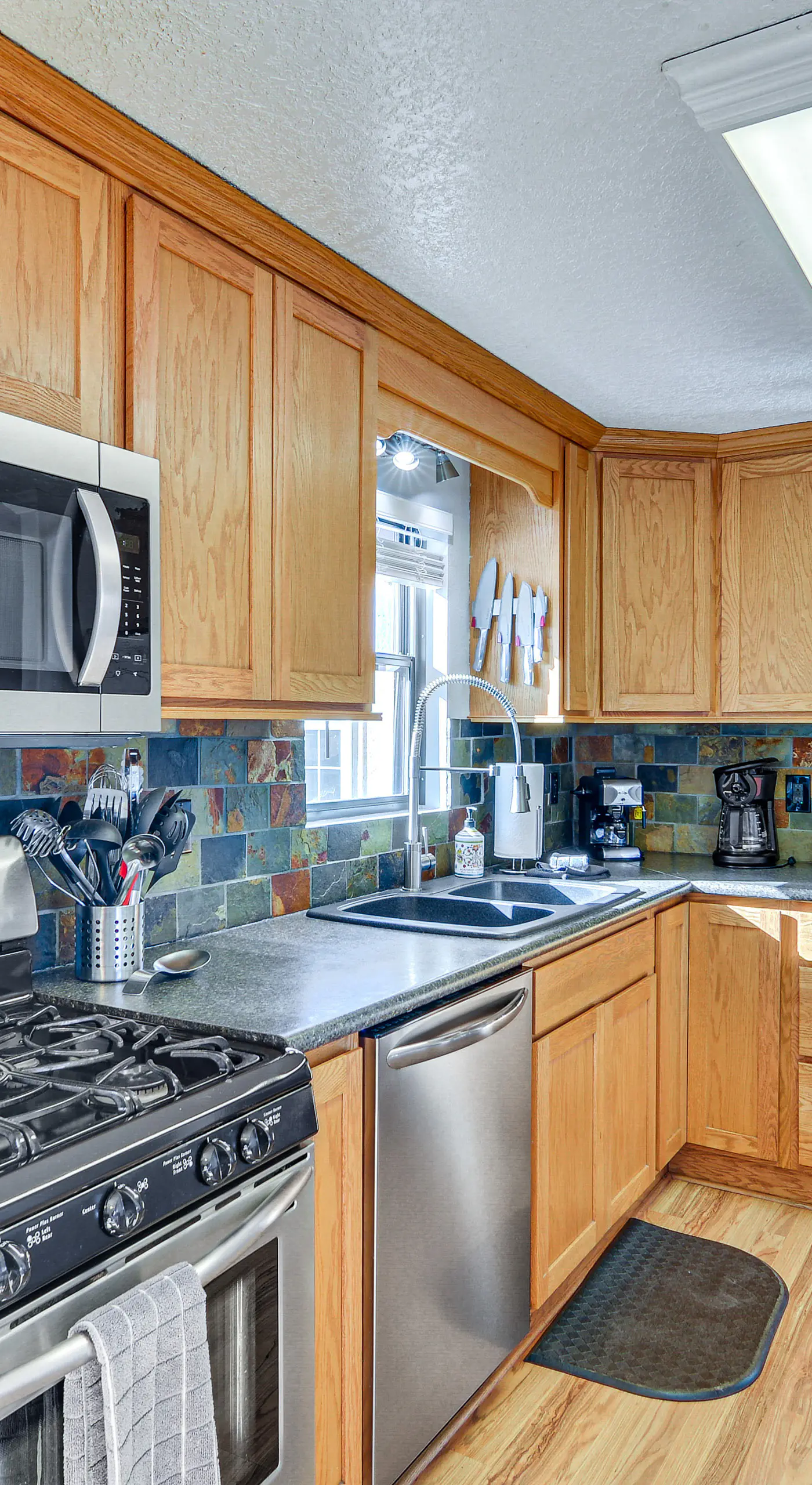 Pet-Friendly Buena Vista Home w/ Yard & Hot Tub!