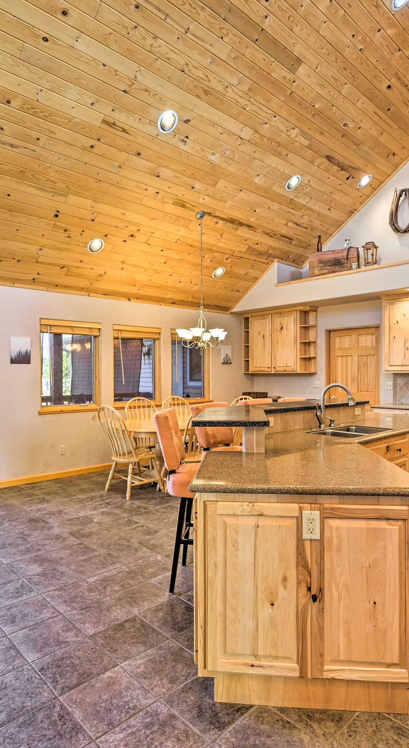 Charming, Spacious & Pet-Friendly Buena Vista Home