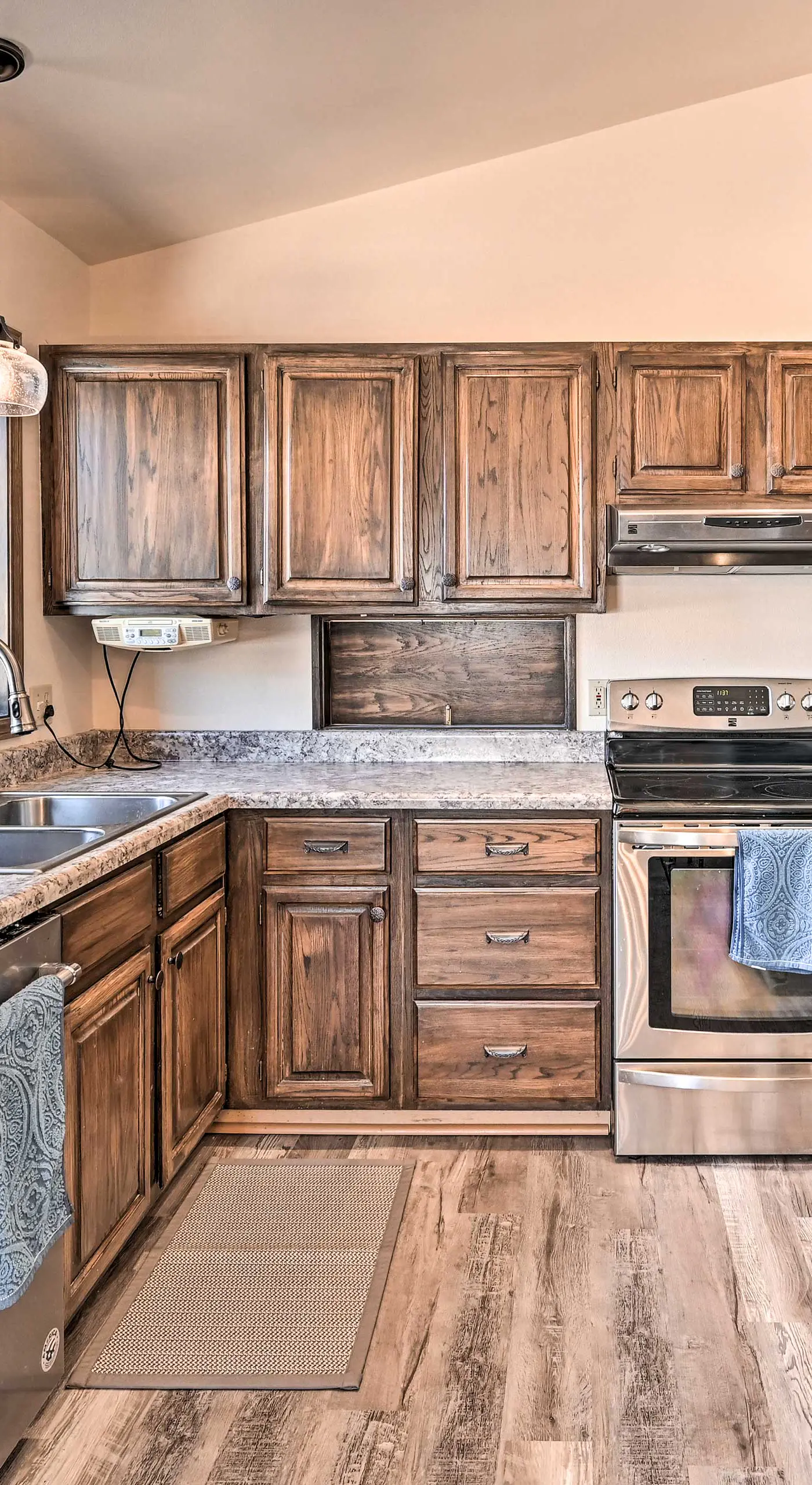 Charming Buena Vista Home w/ Hot Tub + Deck!
