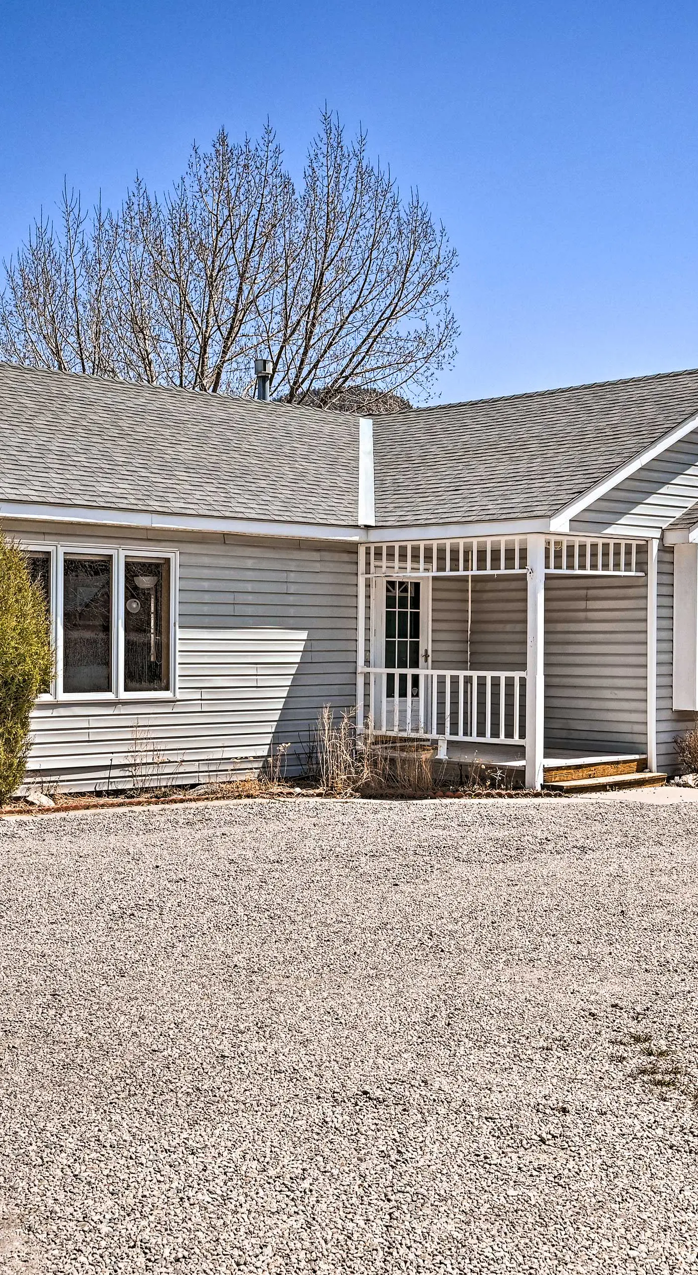 Charming Buena Vista Home w/ Hot Tub + Deck!