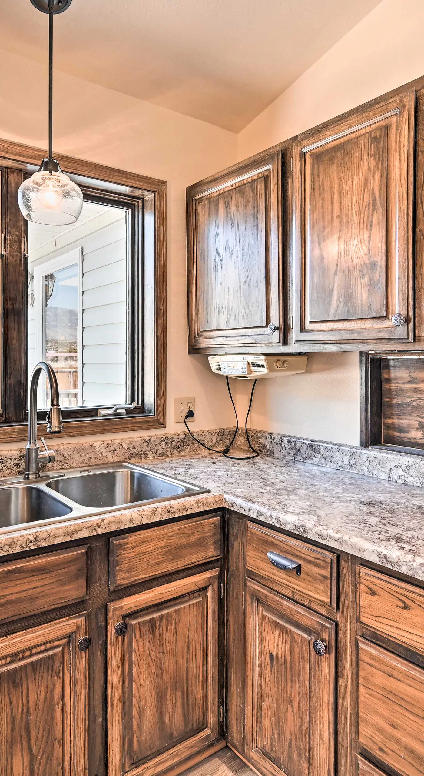 Charming Buena Vista Home w/ Hot Tub + Deck!