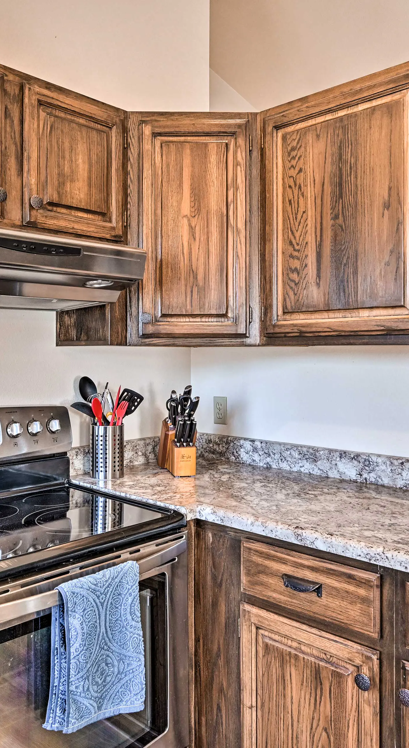 Charming Buena Vista Home w/ Hot Tub + Deck!