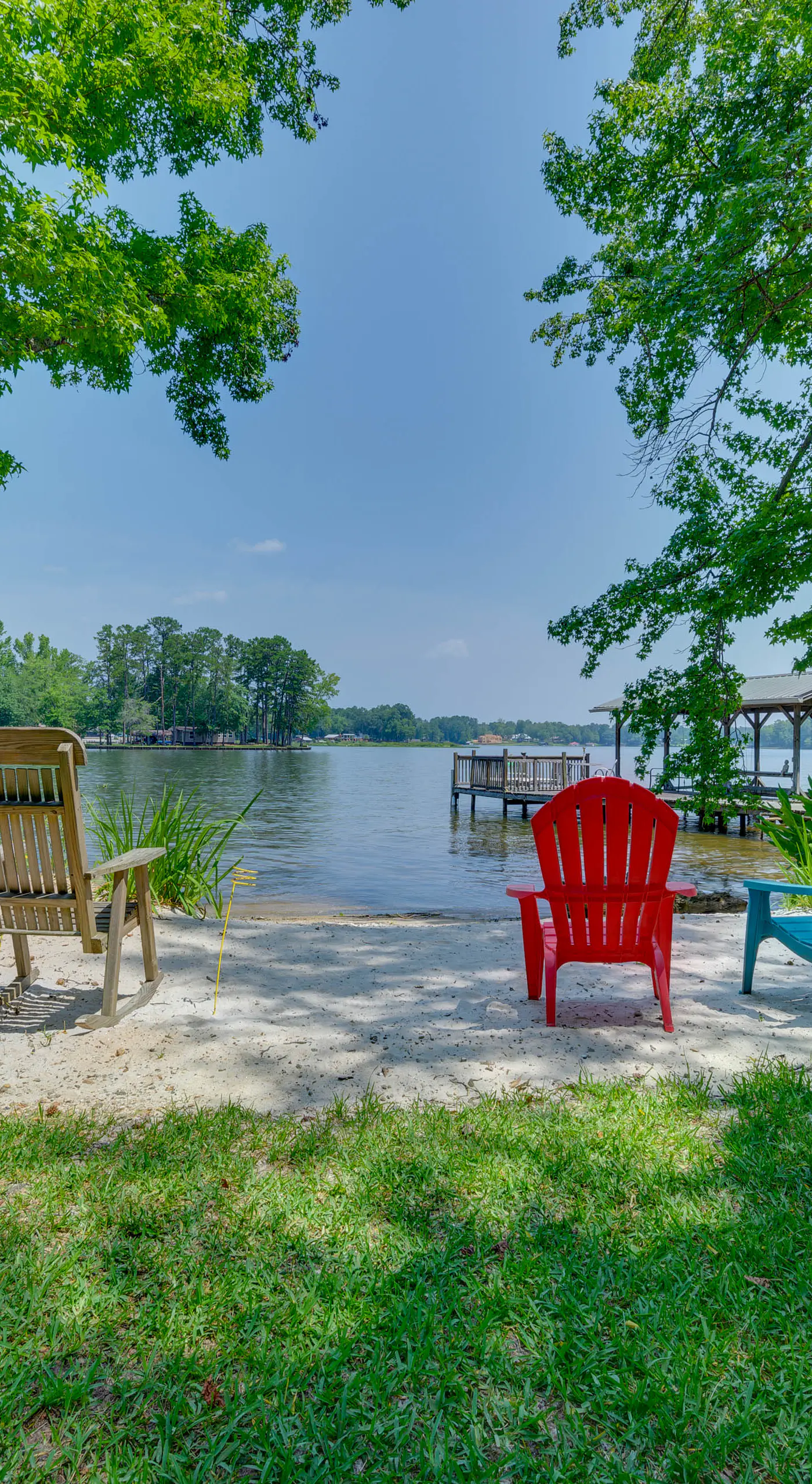 Lake Sinclair 'Crooked Creek Cottage' w/ Fire Pit!