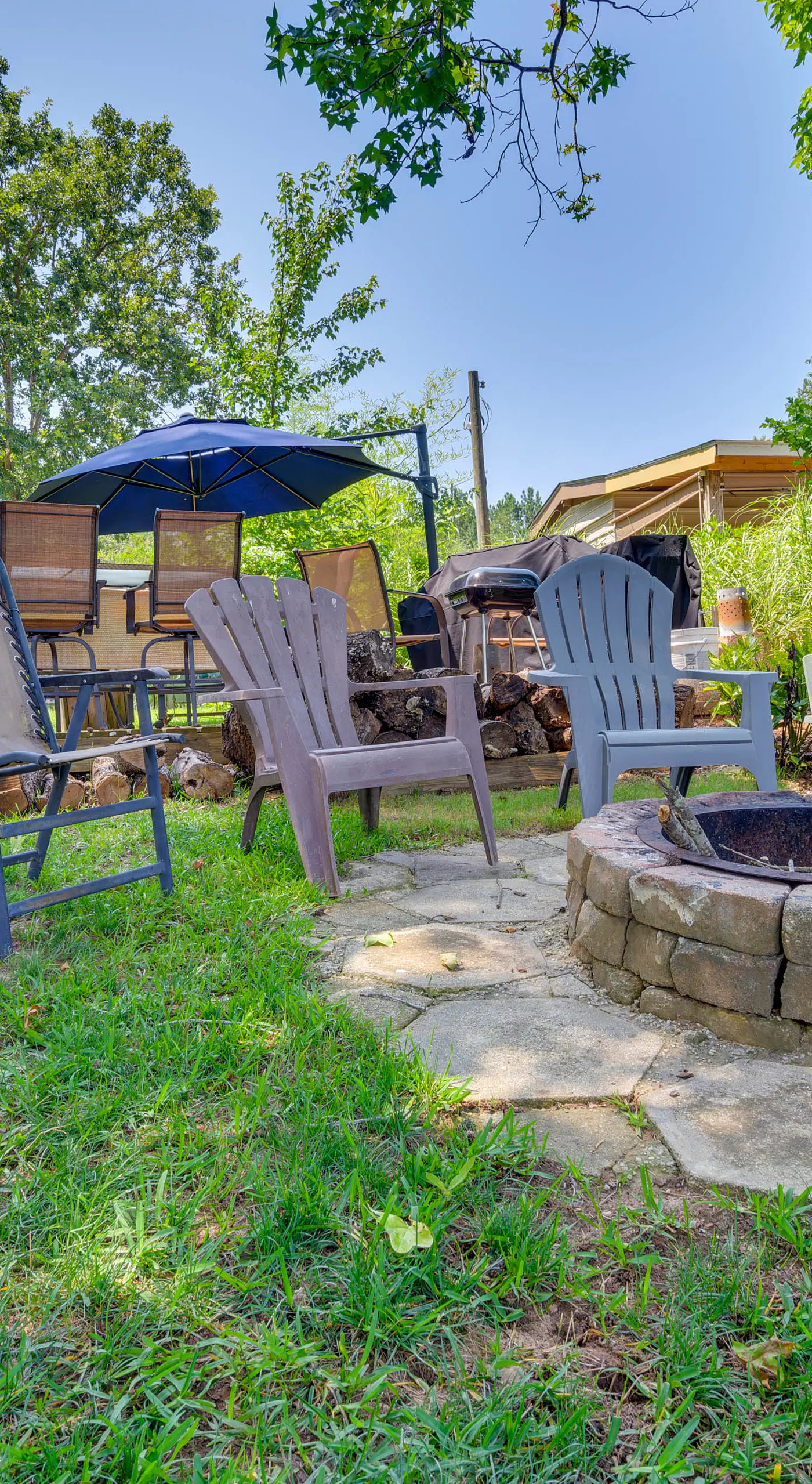 Lake Sinclair 'Crooked Creek Cottage' w/ Fire Pit!