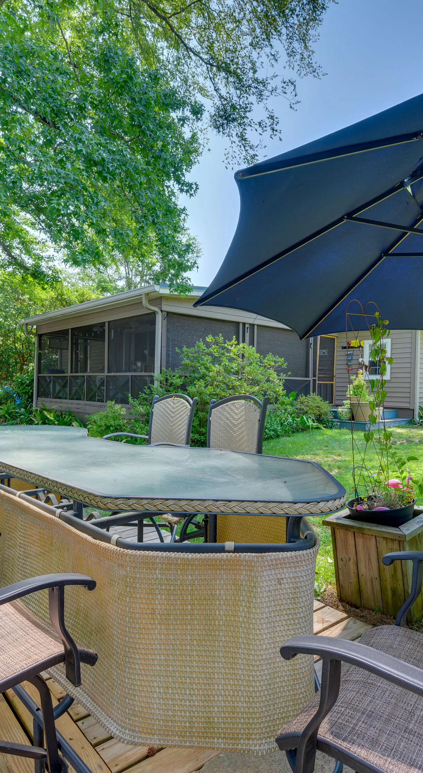 Lake Sinclair 'Crooked Creek Cottage' w/ Fire Pit!