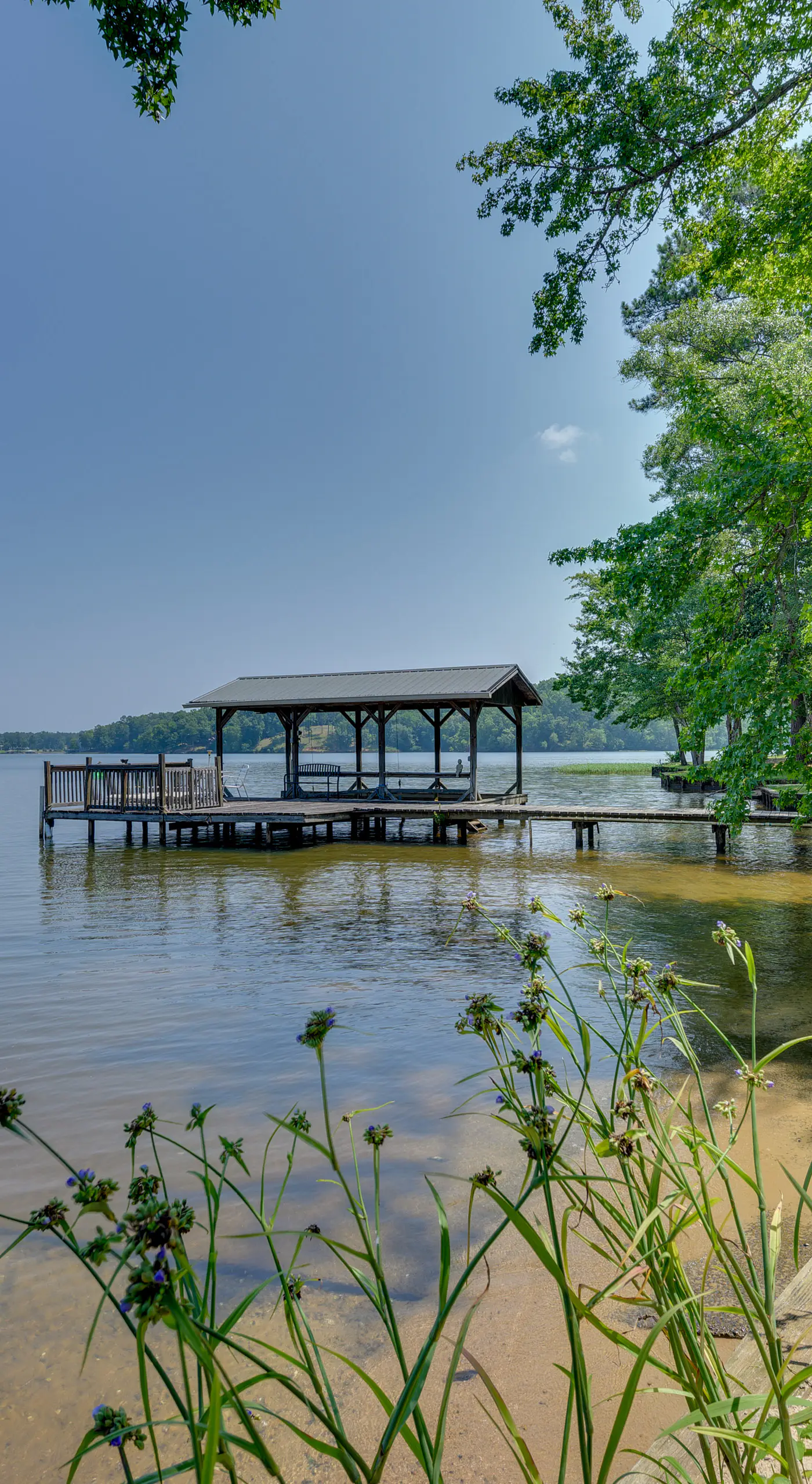 Lake Sinclair 'Crooked Creek Cottage' w/ Fire Pit!