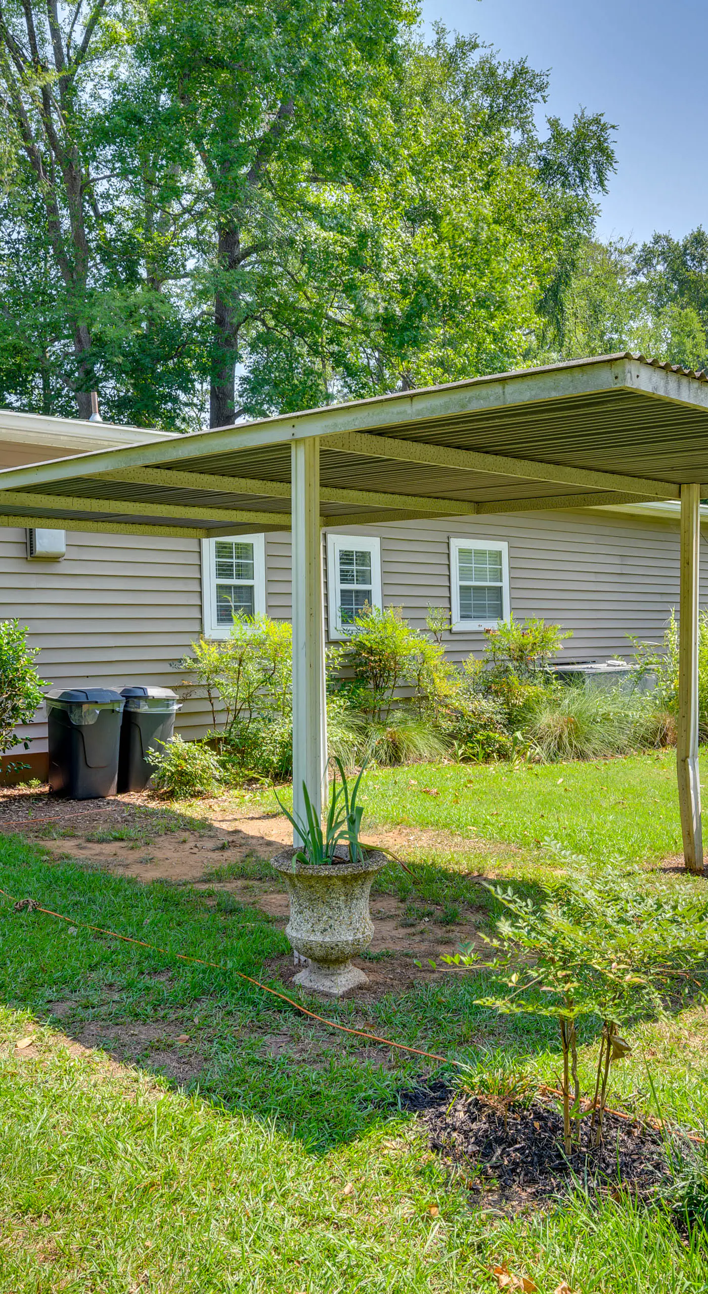 Lake Sinclair 'Crooked Creek Cottage' w/ Fire Pit!