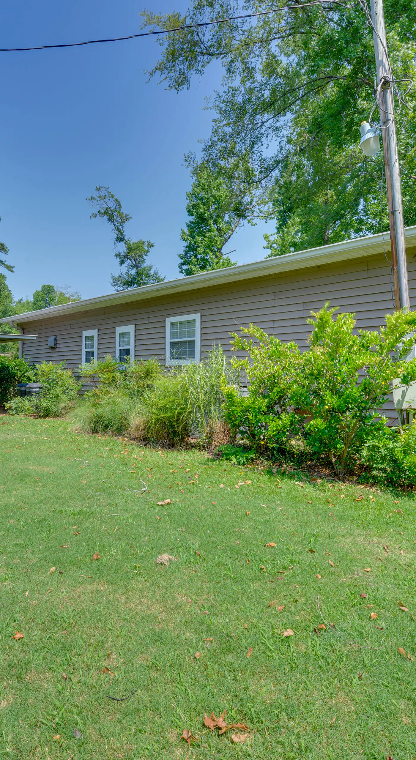 Lake Sinclair 'Crooked Creek Cottage' w/ Fire Pit!