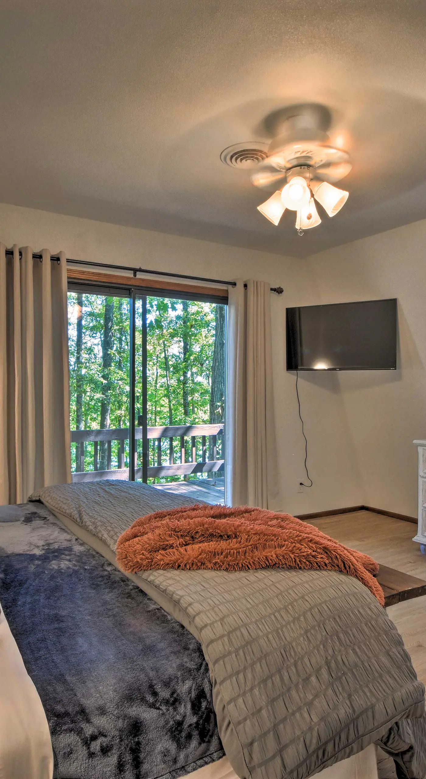 Lake Hartwell Home w/ Dock < 10 Miles to Clemson!