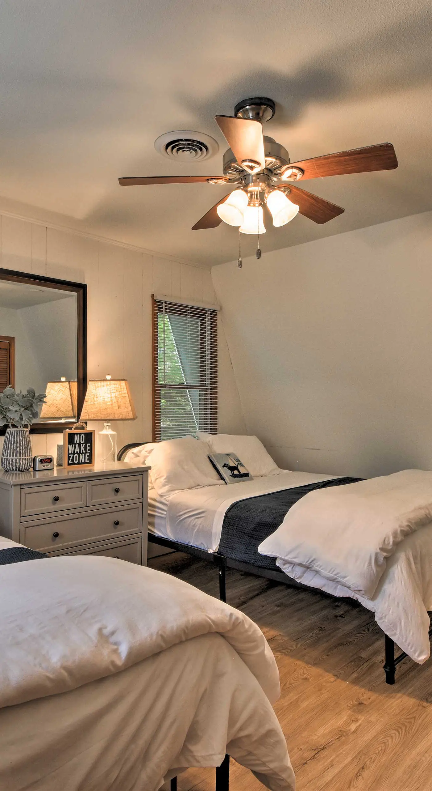Lake Hartwell Home w/ Dock < 10 Miles to Clemson!