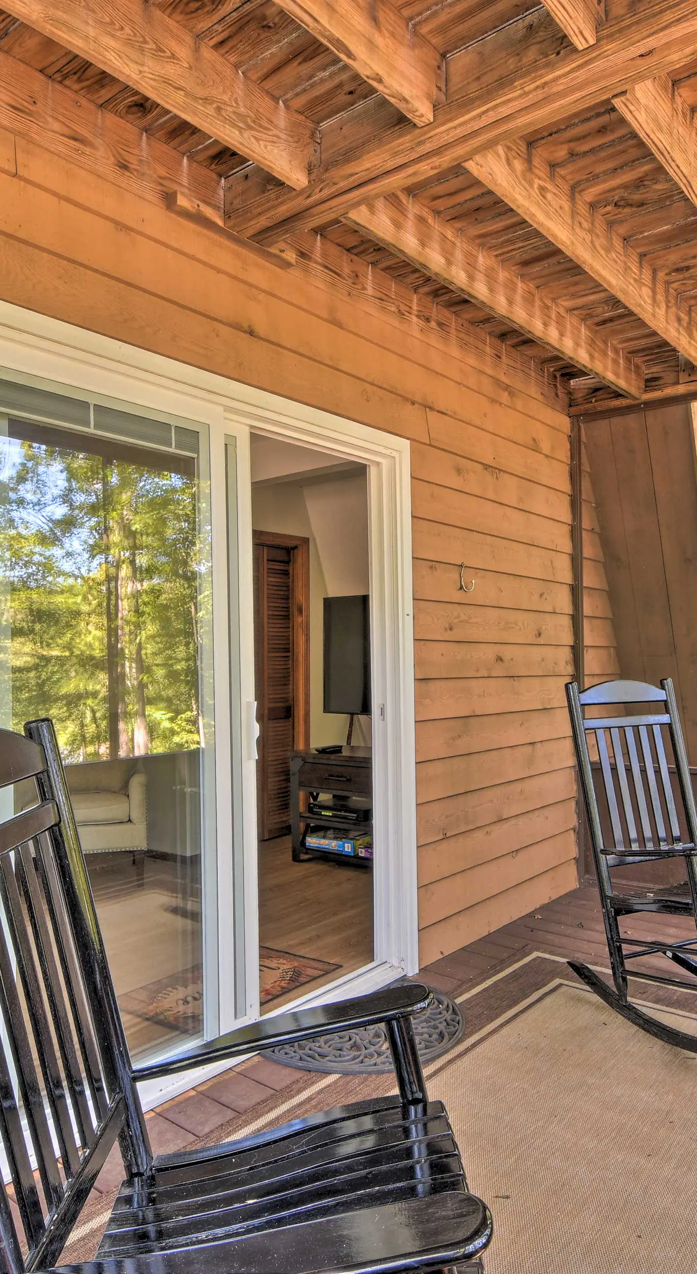 Lake Hartwell Home w/ Dock < 10 Miles to Clemson!