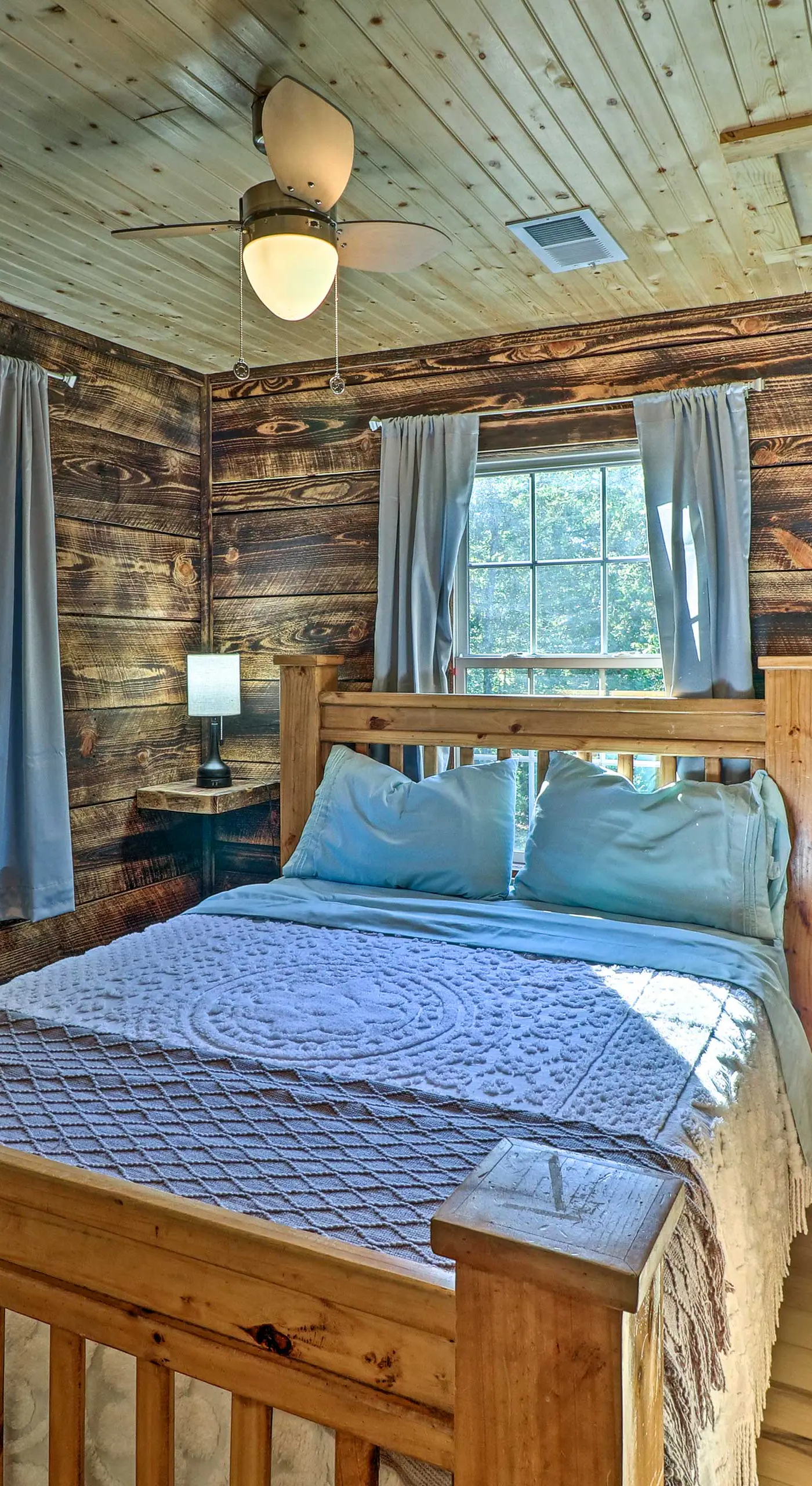 Cozy Cabin w/ Backyard Oasis: 11 Mi to Marina