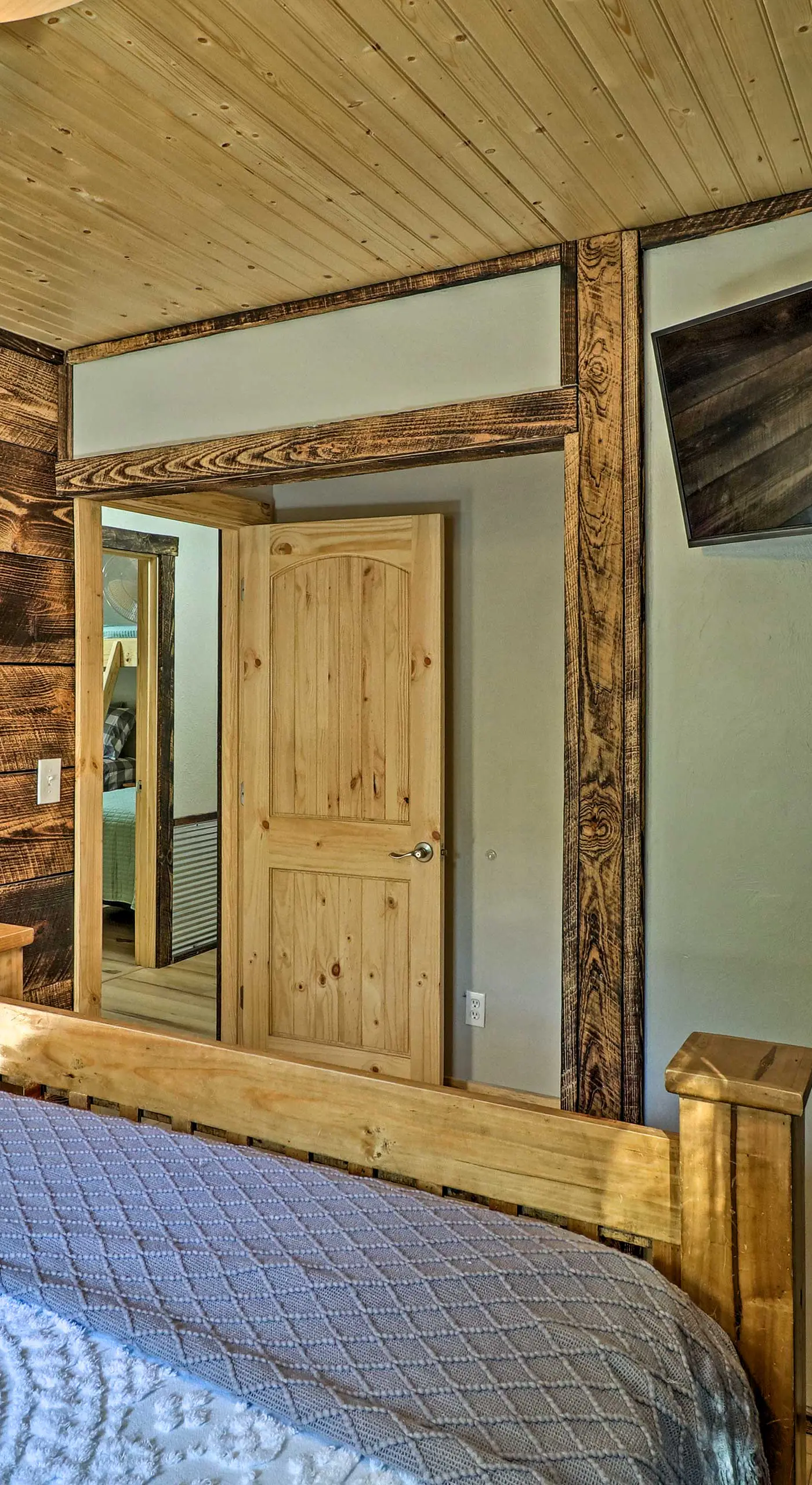 Cozy Cabin w/ Backyard Oasis: 11 Mi to Marina