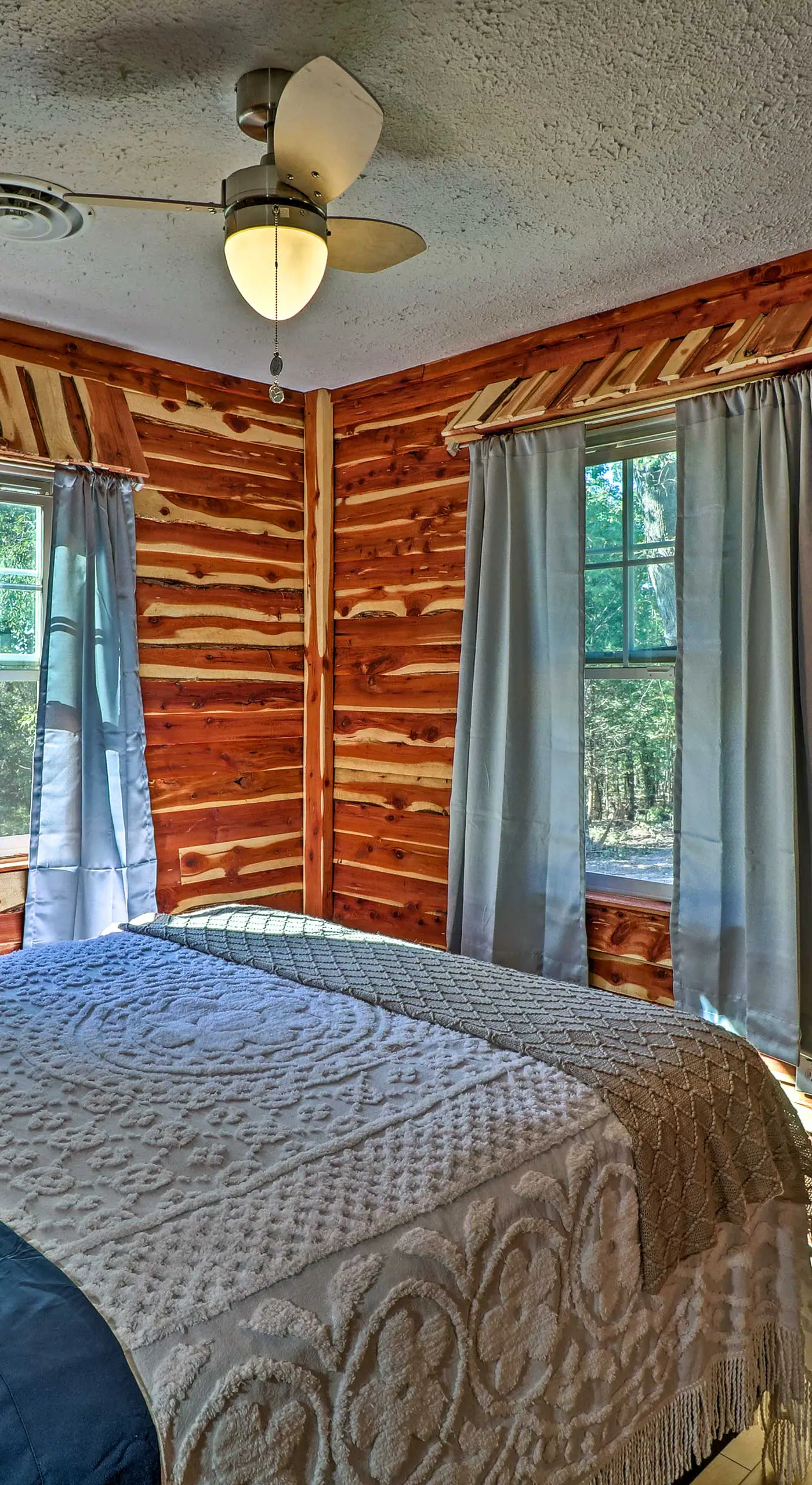 Cozy Cabin w/ Backyard Oasis: 11 Mi to Marina