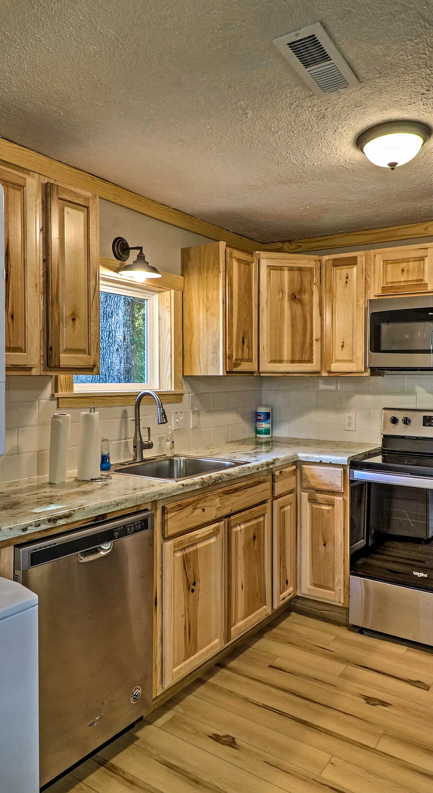 Cozy Cabin w/ Backyard Oasis: 11 Mi to Marina