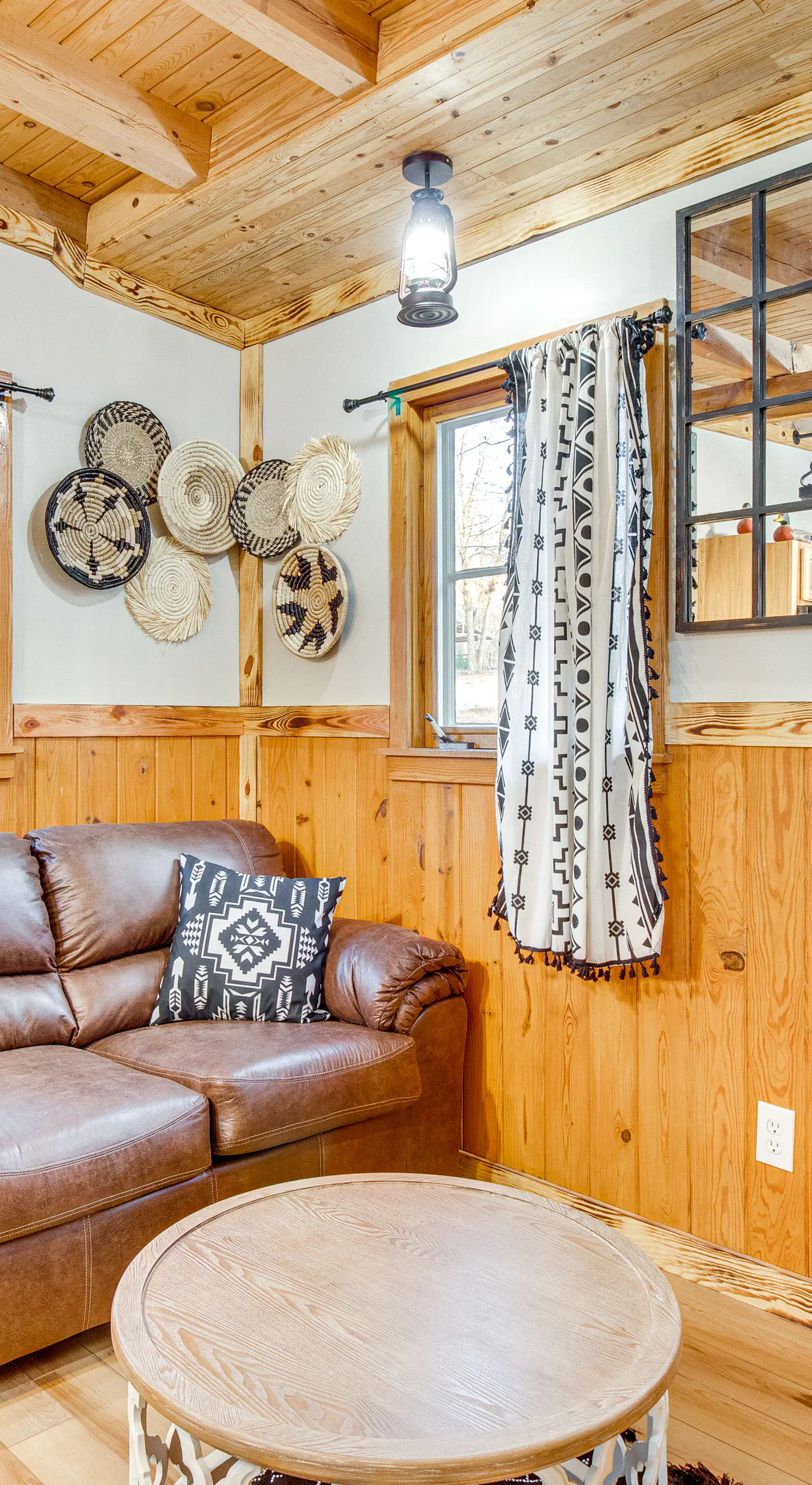 Serene & Cozy Studio Cabin: Walk to Norfork Lake!