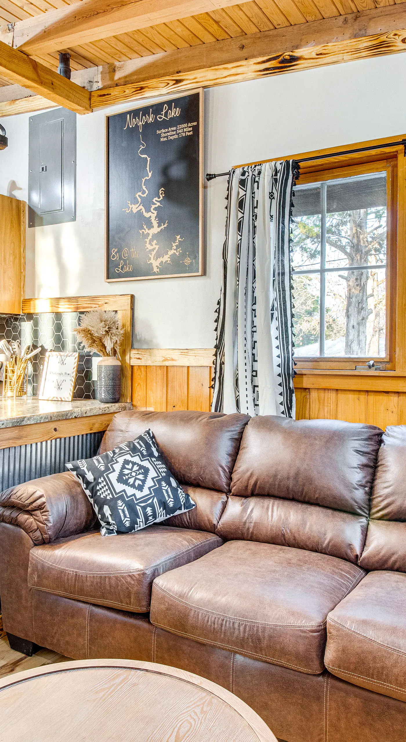 Serene & Cozy Studio Cabin: Walk to Norfork Lake!