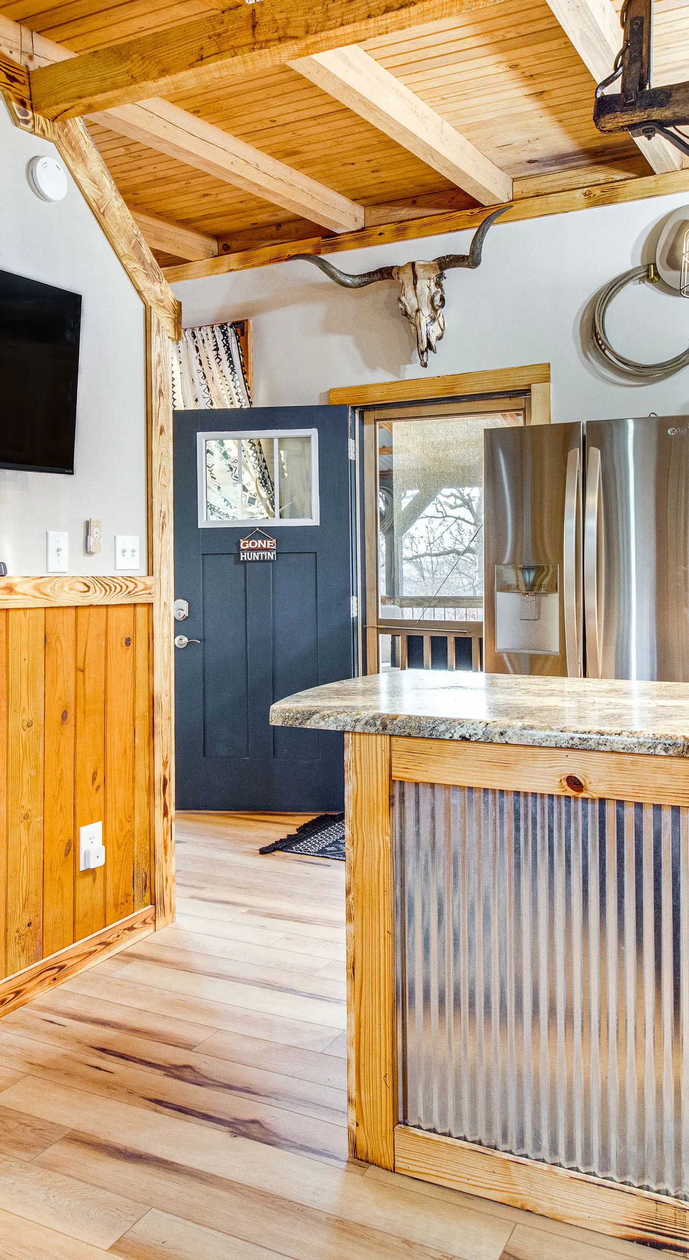 Serene & Cozy Studio Cabin: Walk to Norfork Lake!