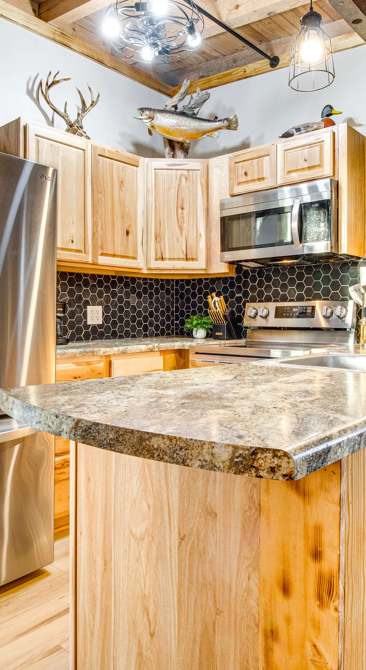 Serene & Cozy Studio Cabin: Walk to Norfork Lake!