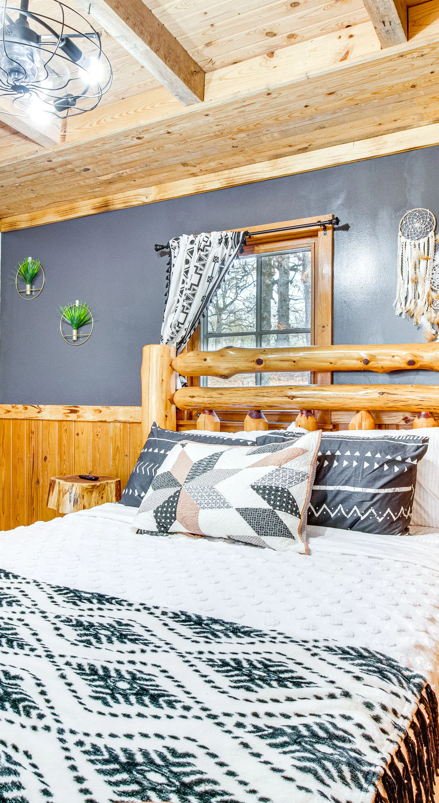 Serene & Cozy Studio Cabin: Walk to Norfork Lake!