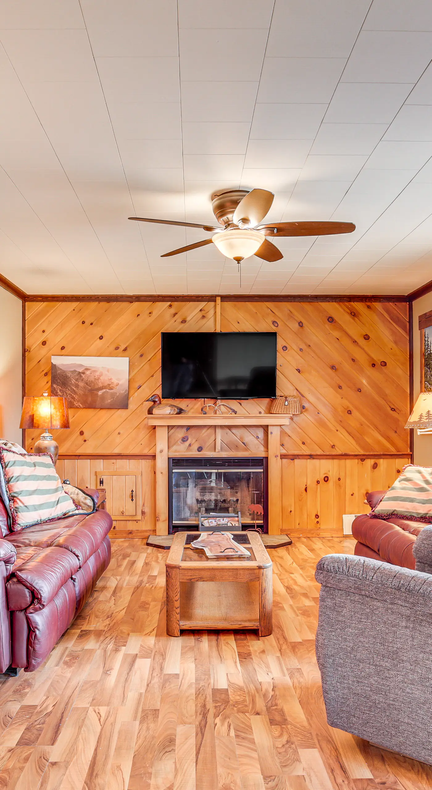 Hayward Home w/ Private Deck, Fire Pit & Kayak!