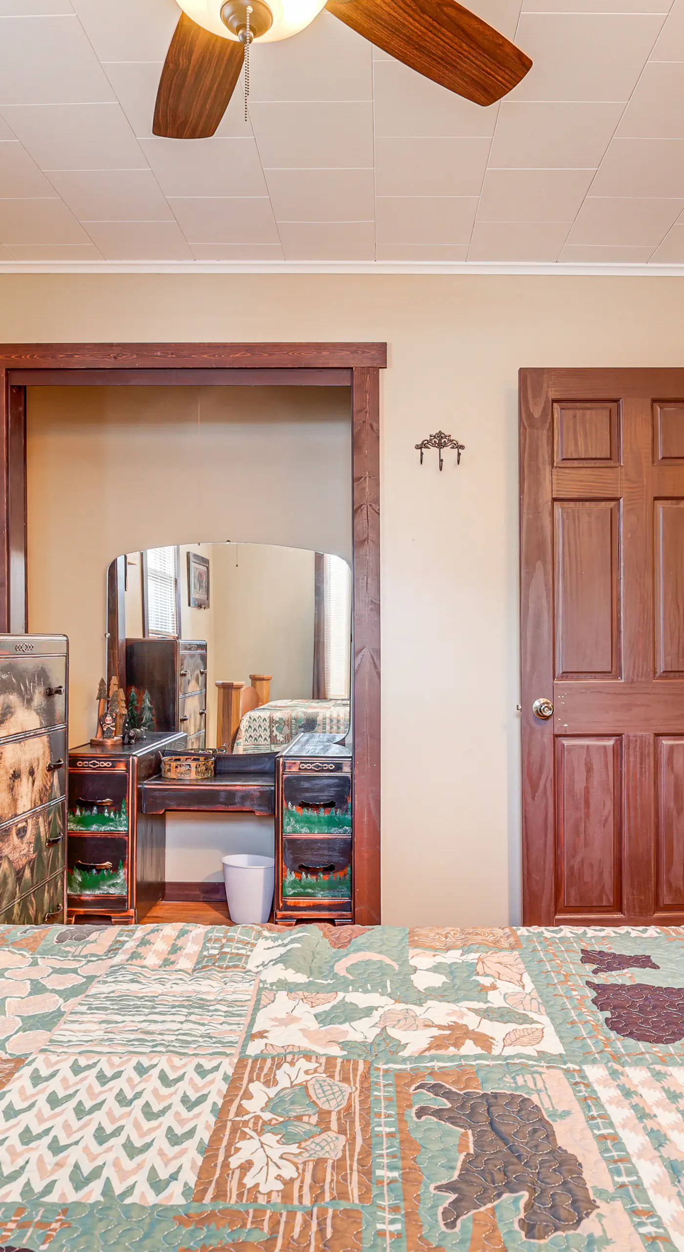 Hayward Home w/ Private Deck, Fire Pit & Kayak!