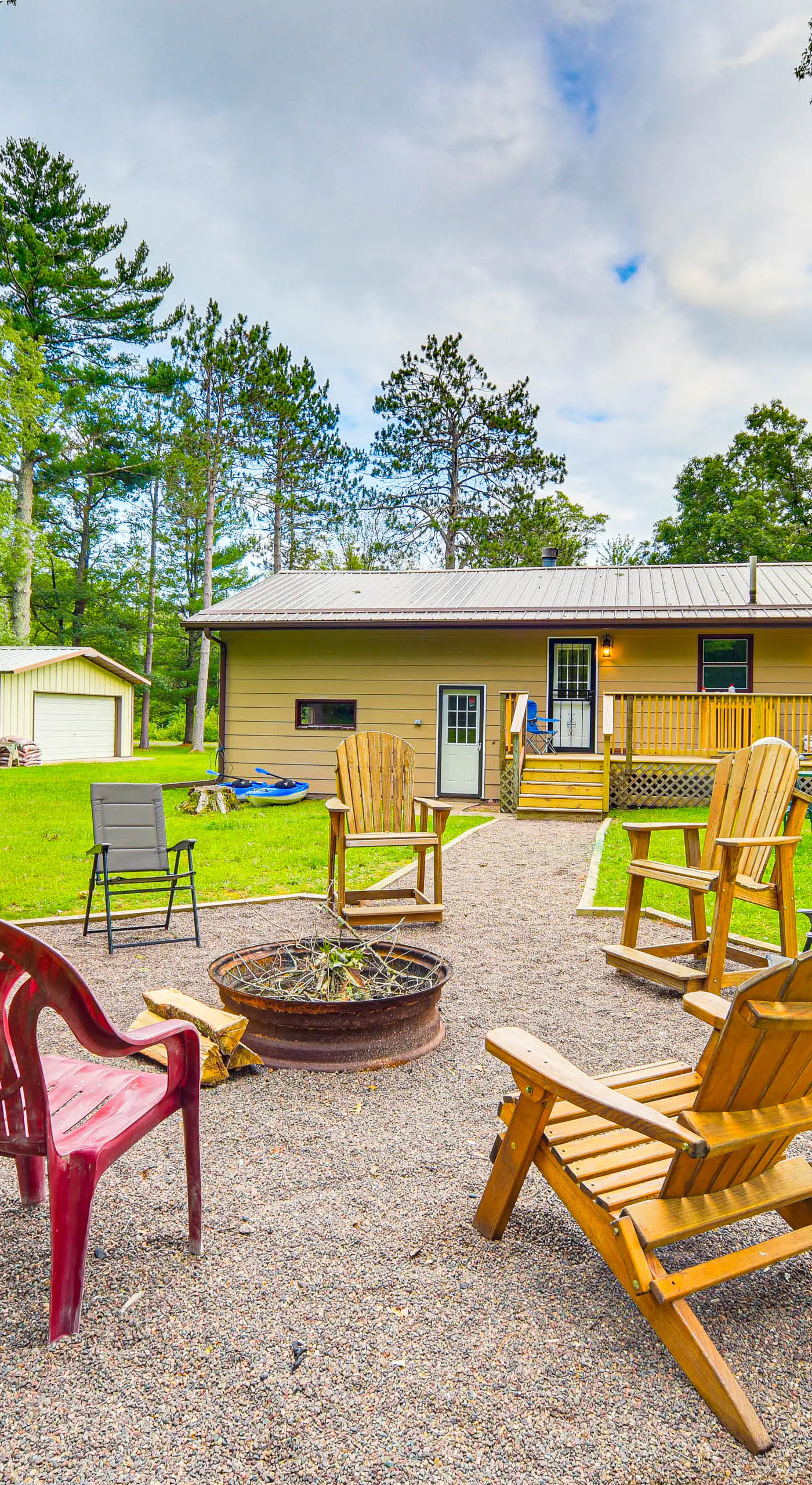 Hayward Home w/ Private Deck, Fire Pit & Kayak!