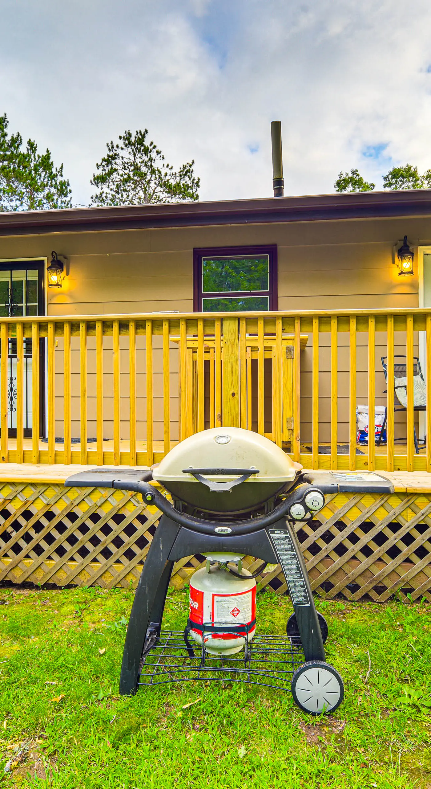 Hayward Home w/ Private Deck, Fire Pit & Kayak!