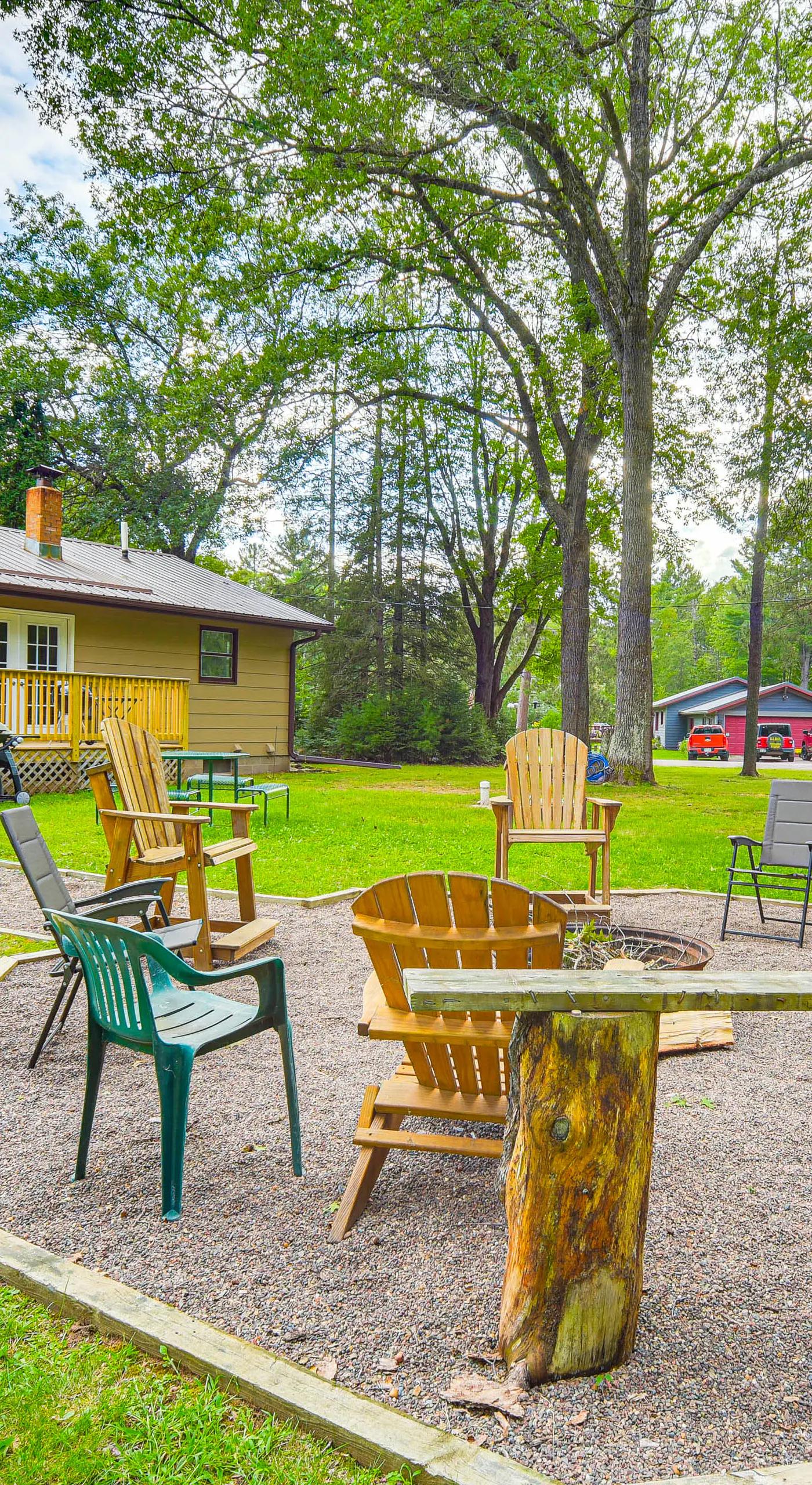 Hayward Home w/ Private Deck, Fire Pit & Kayak!