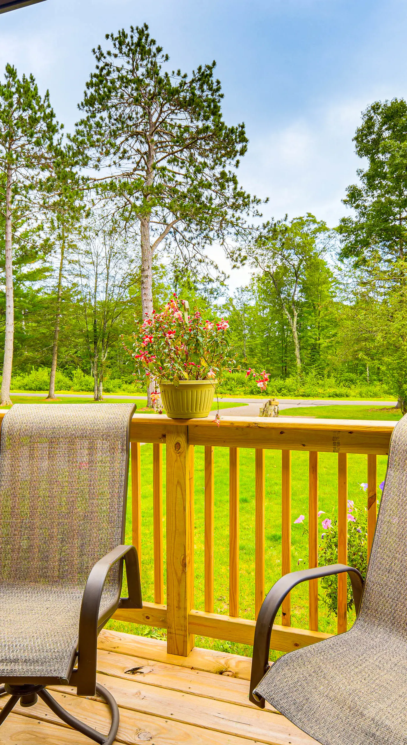 Hayward Home w/ Private Deck, Fire Pit & Kayak!