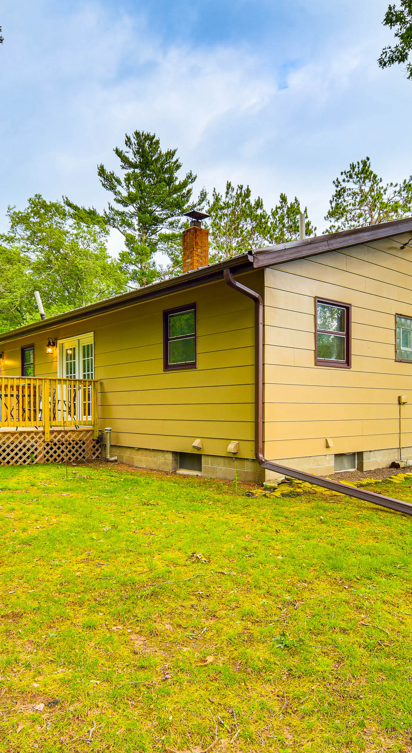 Hayward Home w/ Private Deck, Fire Pit & Kayak!