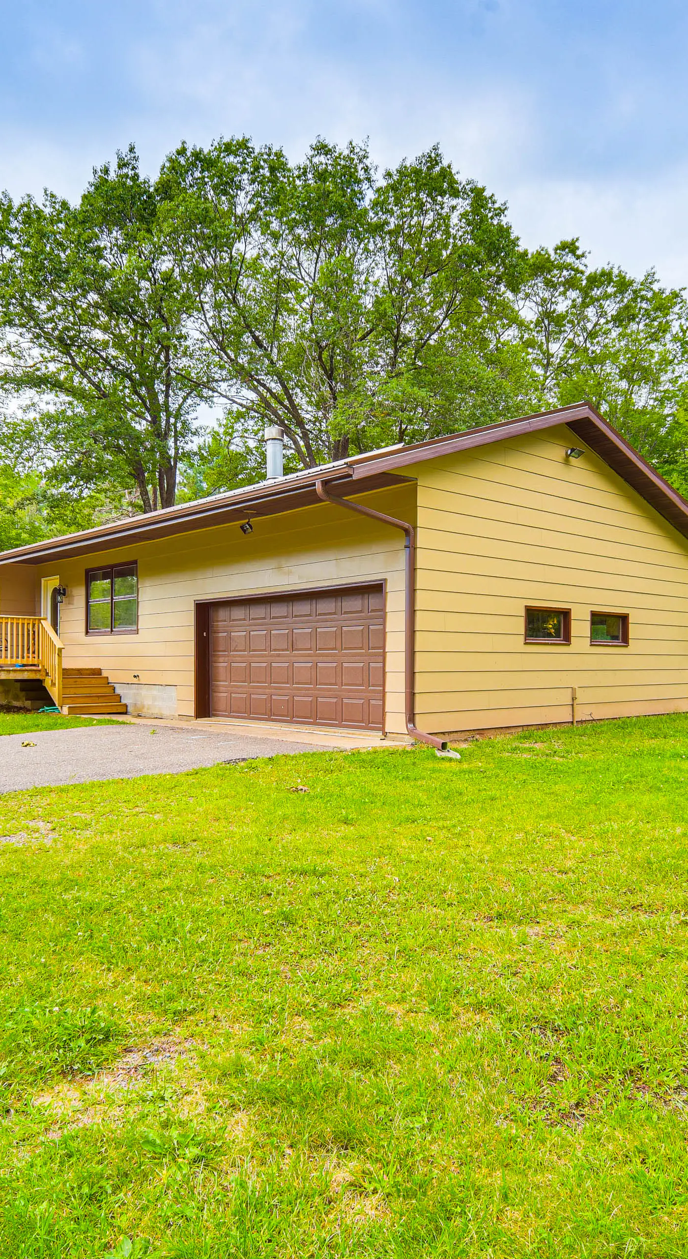 Hayward Home w/ Private Deck, Fire Pit & Kayak!